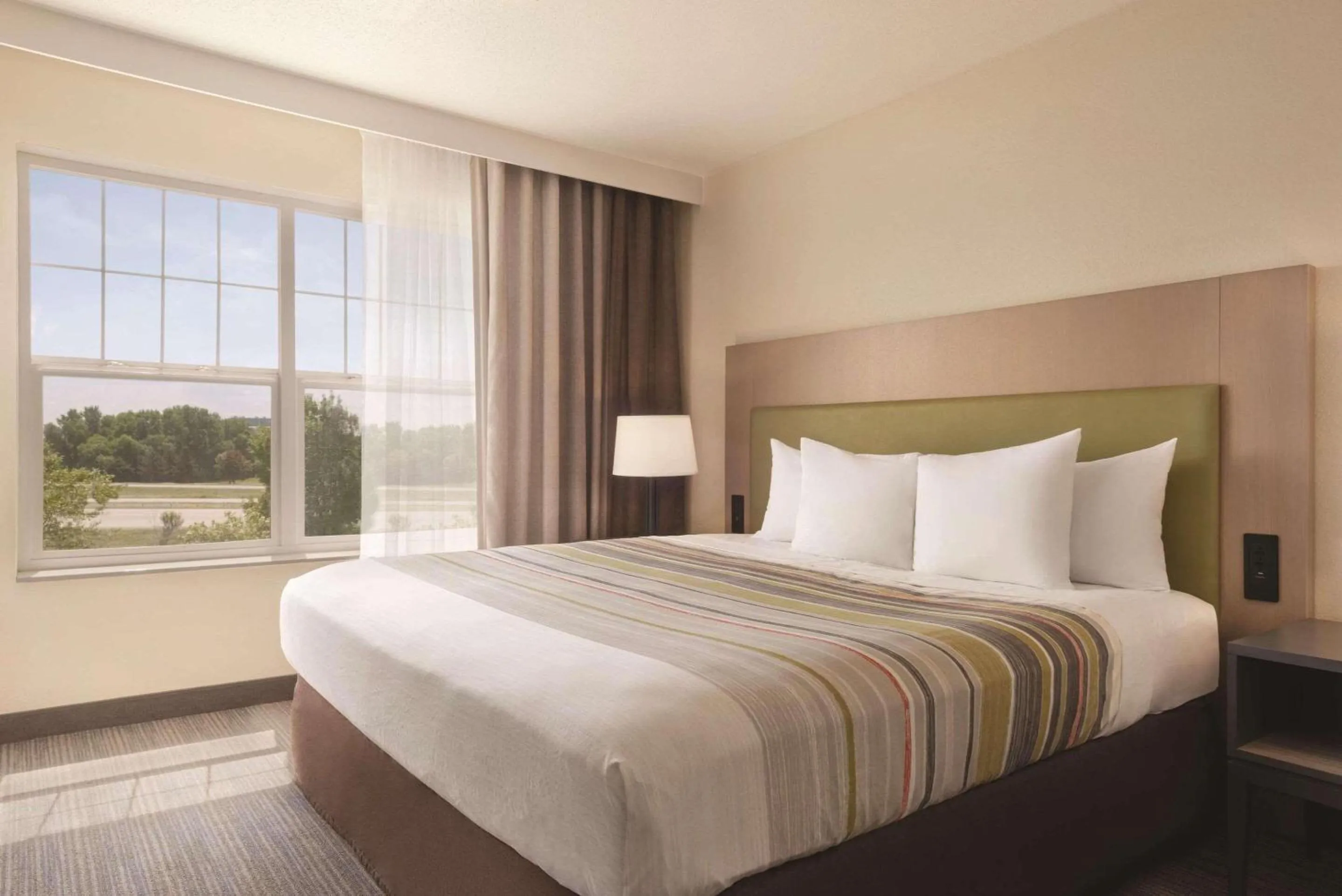 Bedroom, Bed in Country Inn & Suites by Radisson, Cottage Grove, MN