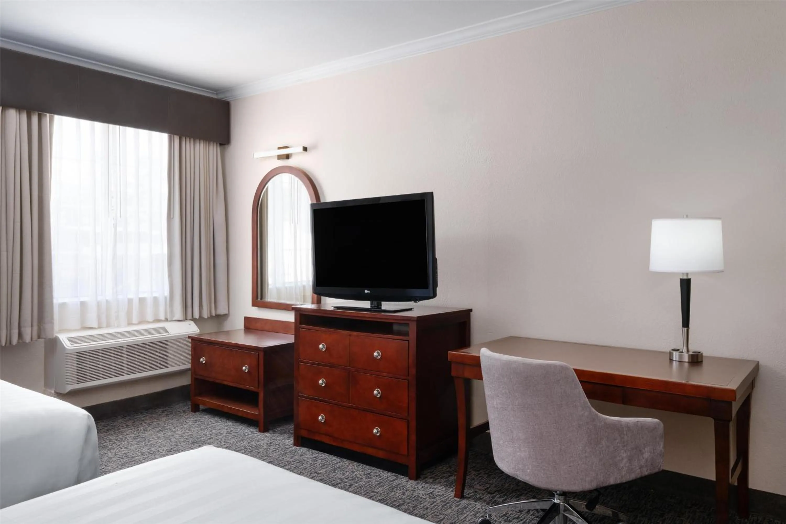 Bedroom, Bed in Best Western Plus Downtown Inn & Suites