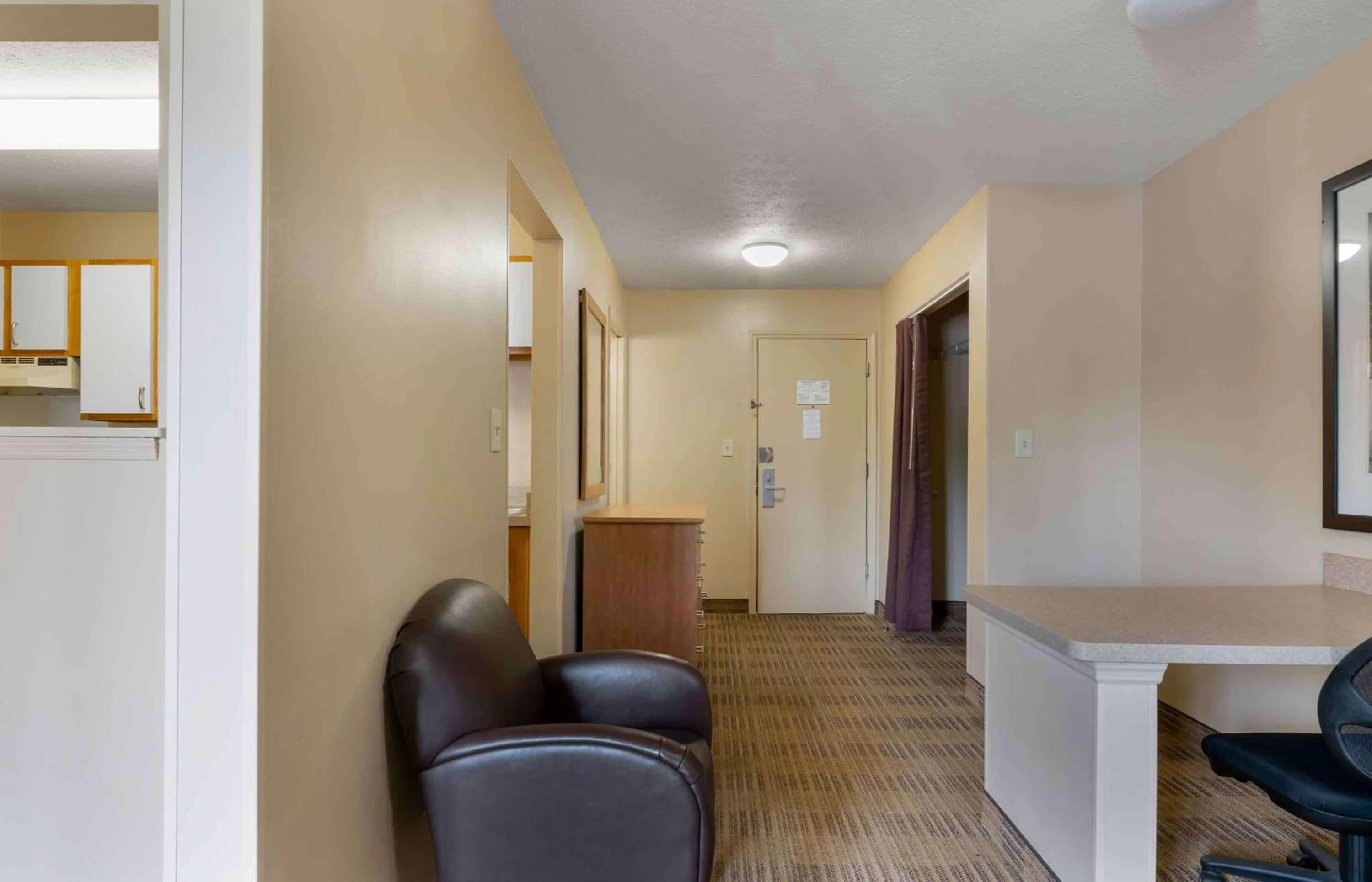 Bedroom in Suburban Studios Louisville East