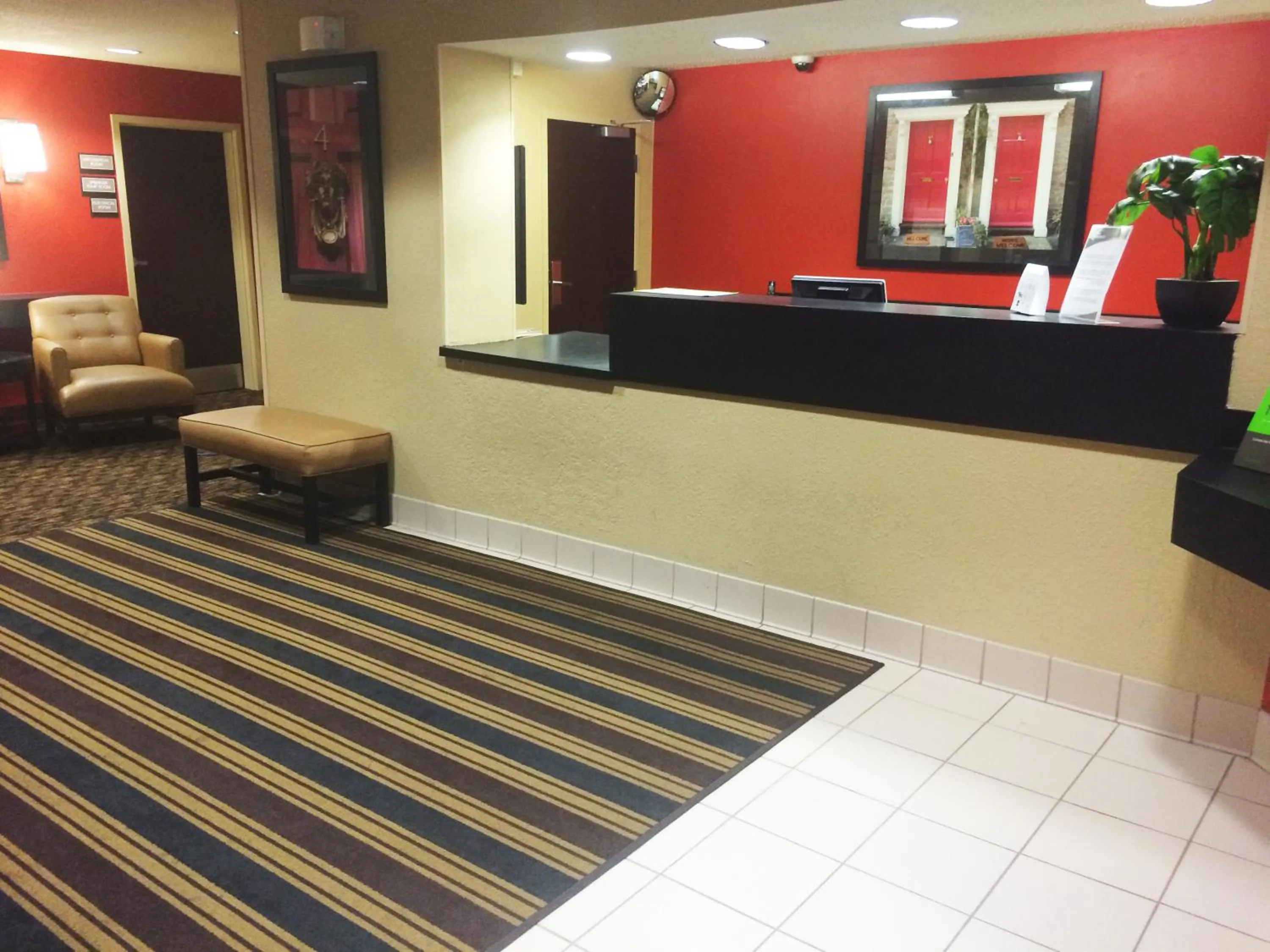 Property building in Extended Stay America Suites - Philadelphia - Mt Laurel - Crawford Place