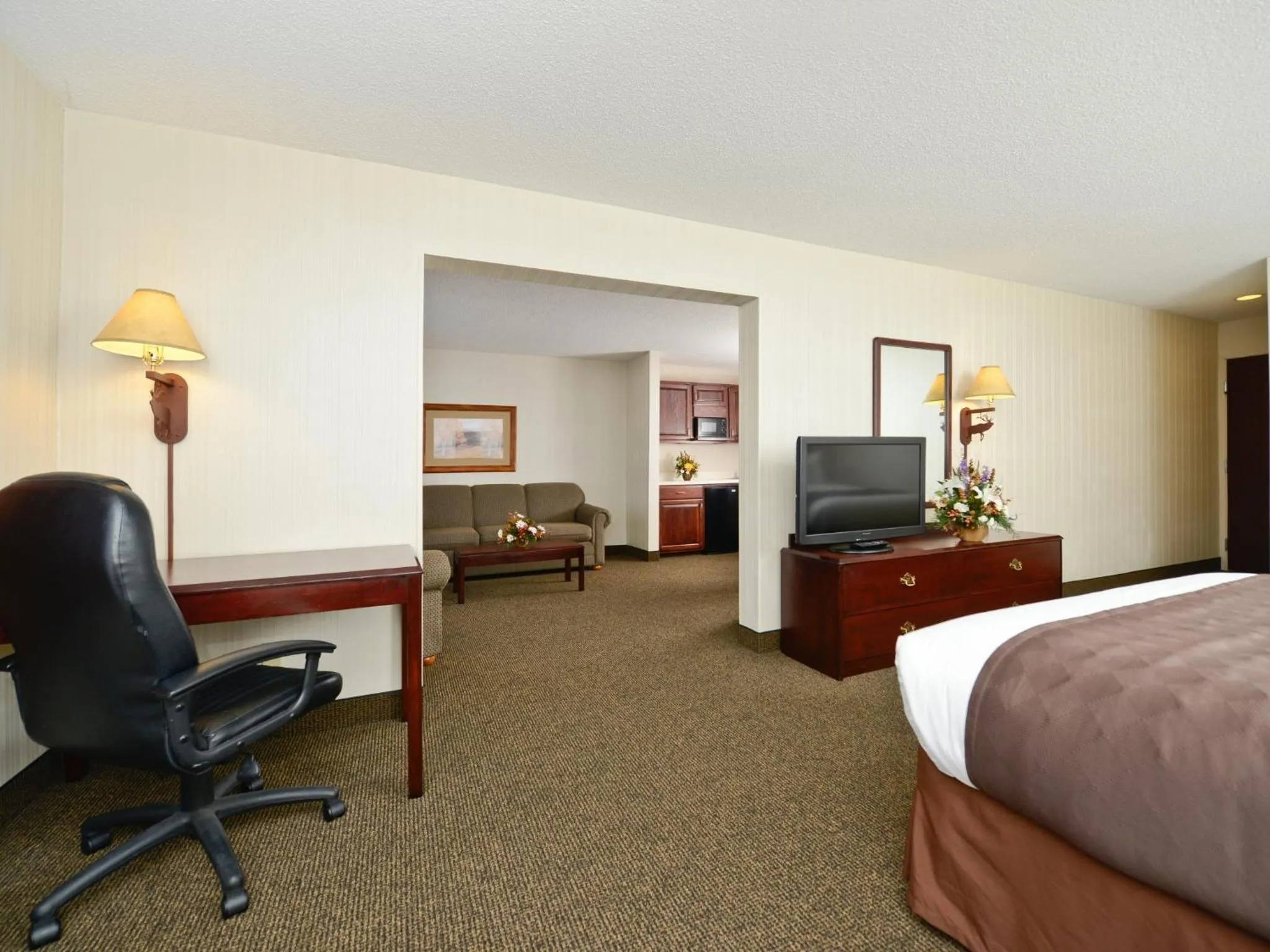 Living room, Bed in Clubhouse Inn