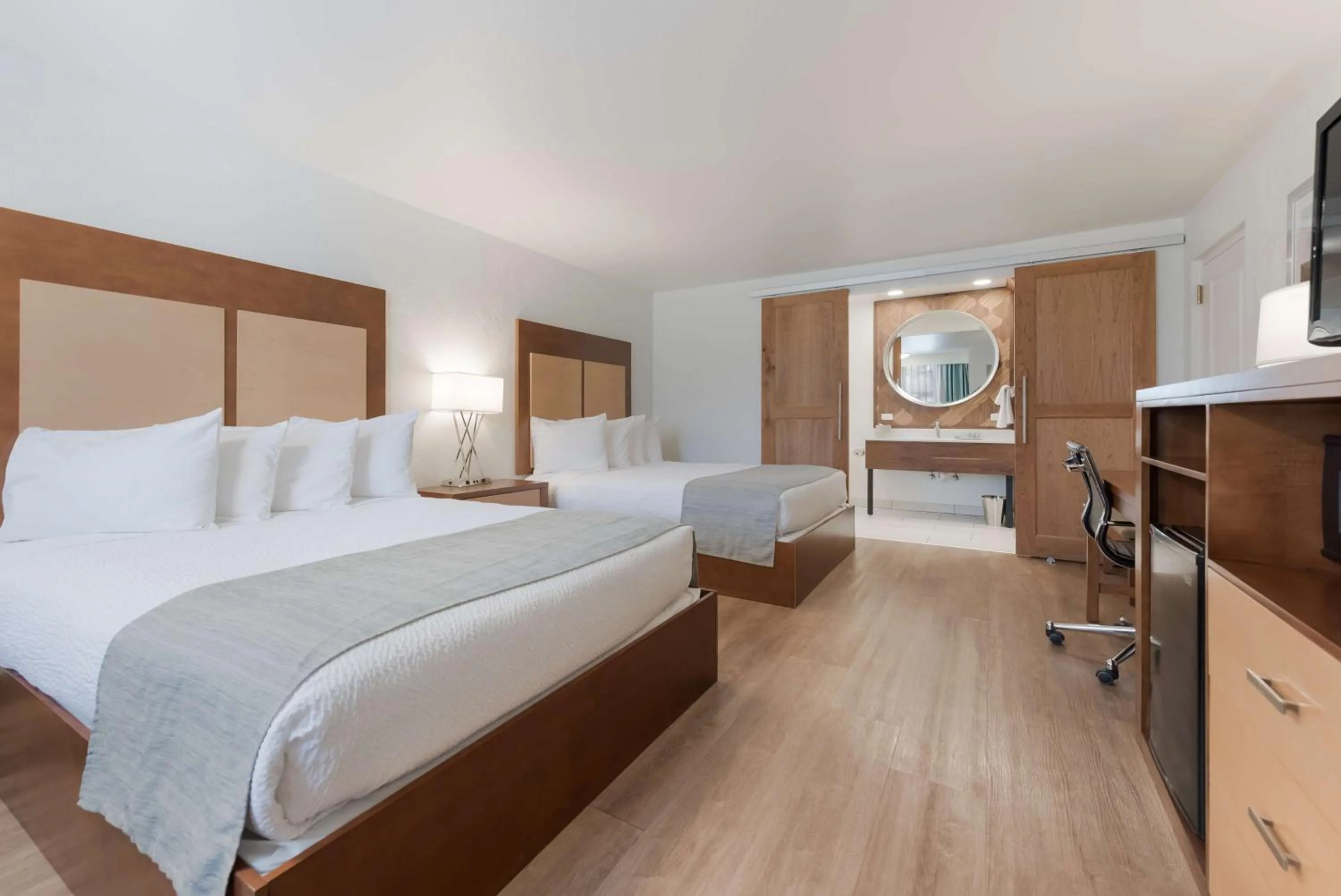 Bedroom, Bed in Best Western Foothills Inn