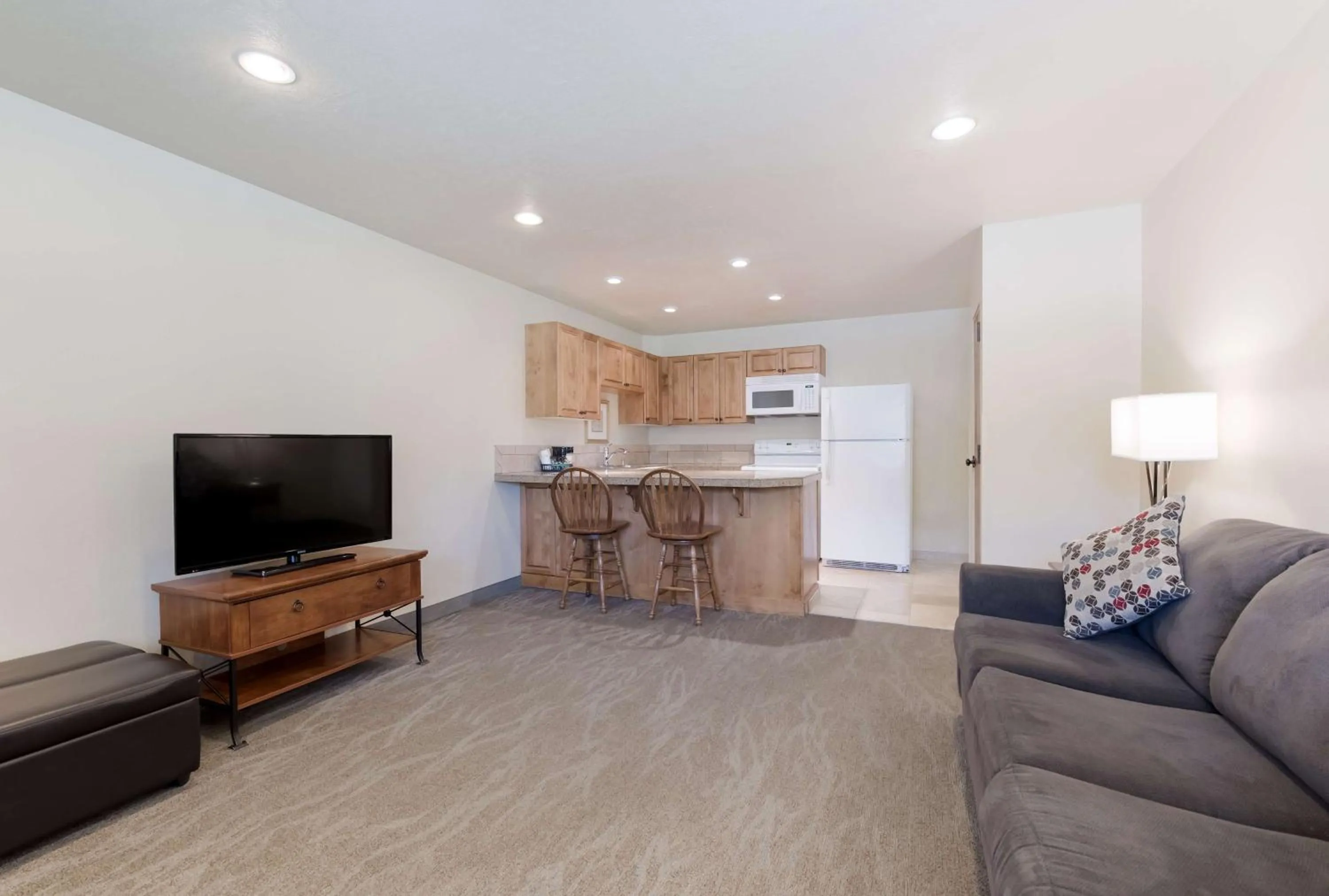 Bedroom in Best Western Foothills Inn