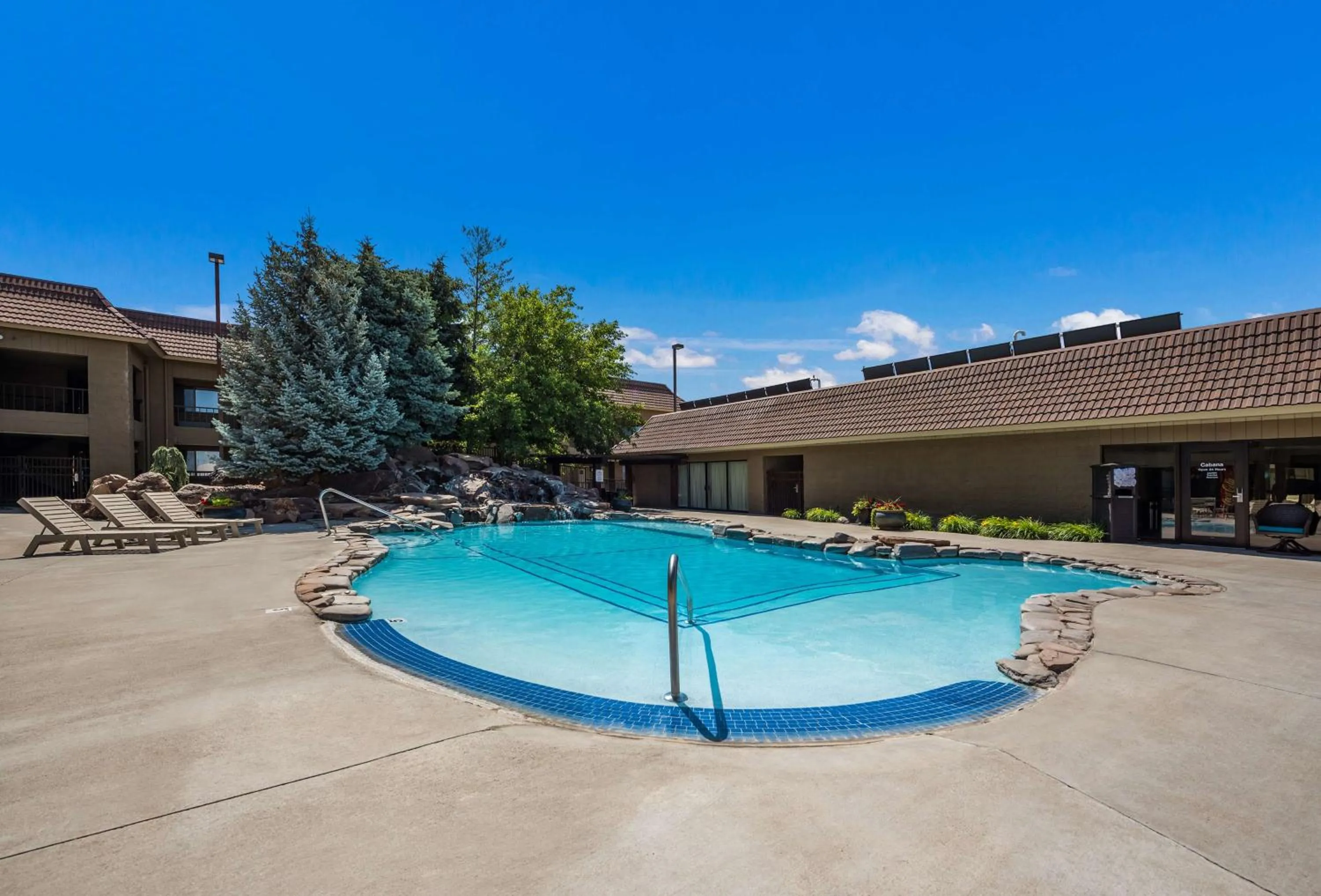 Pool view in Best Western Foothills Inn