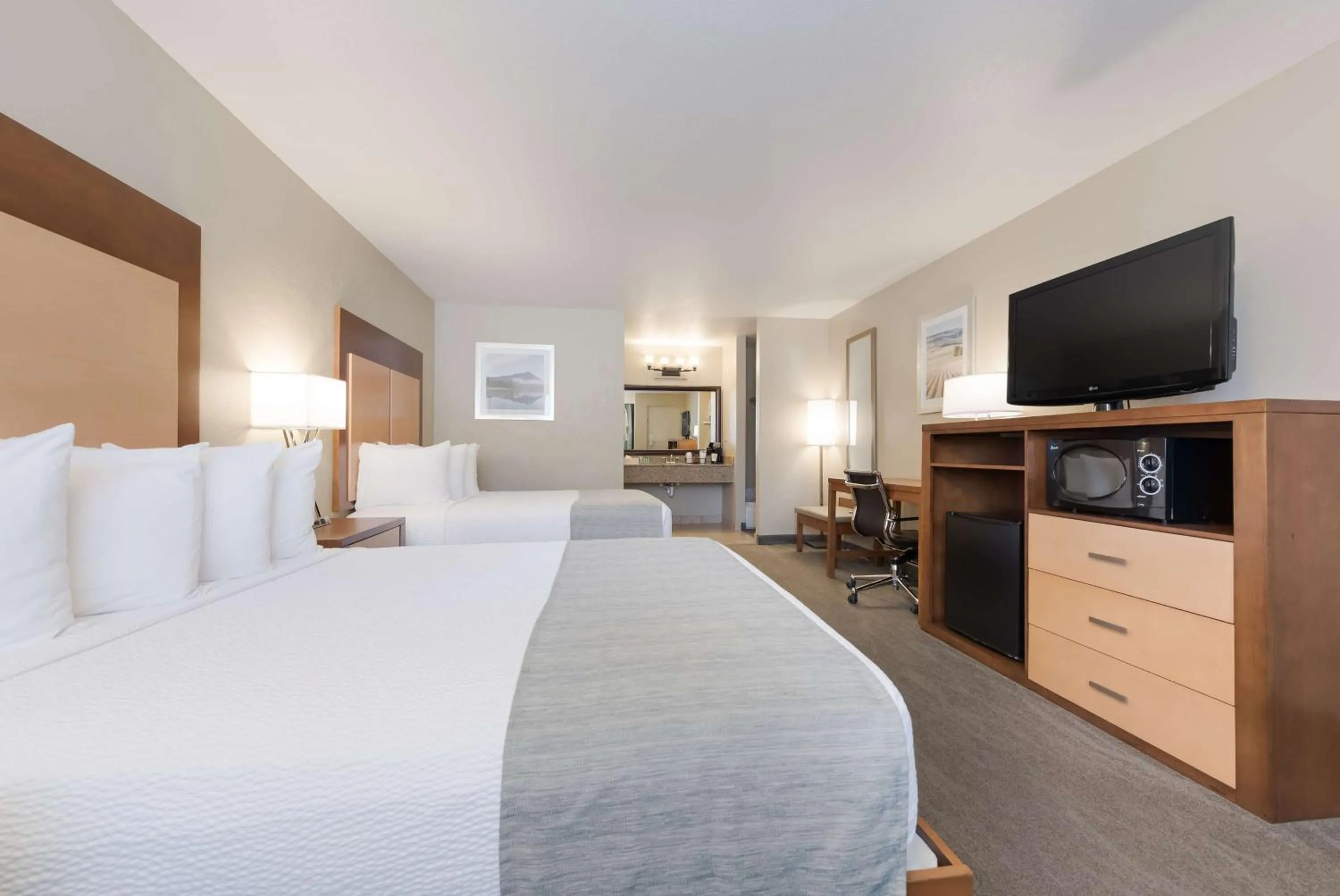 Bedroom, Bed in Best Western Foothills Inn