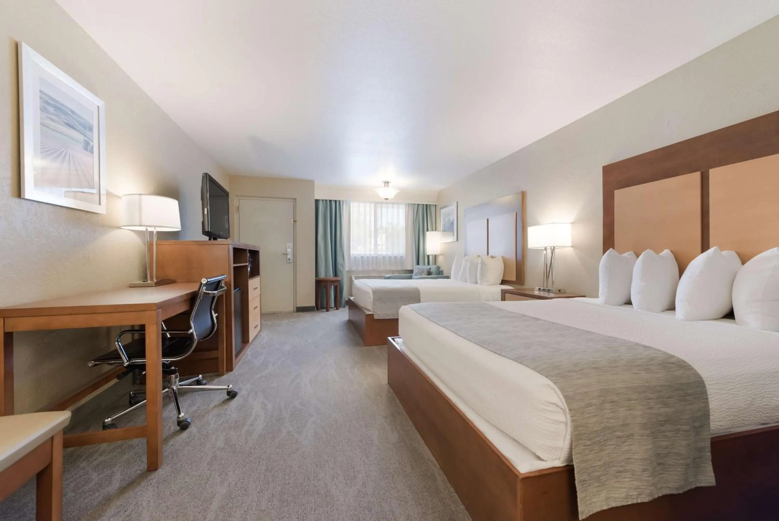 Bedroom, Bed in Best Western Foothills Inn