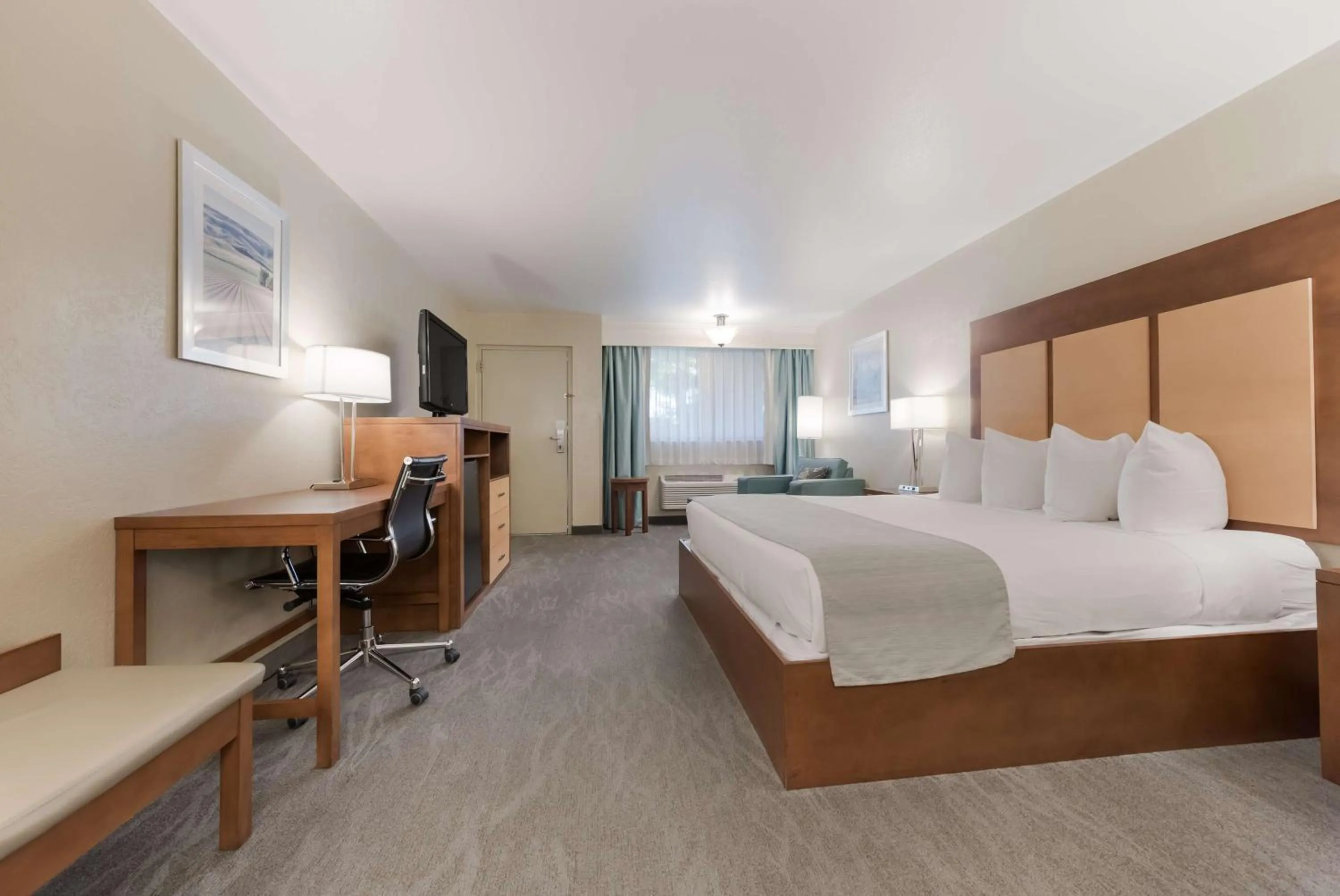 Bedroom, Bed in Best Western Foothills Inn