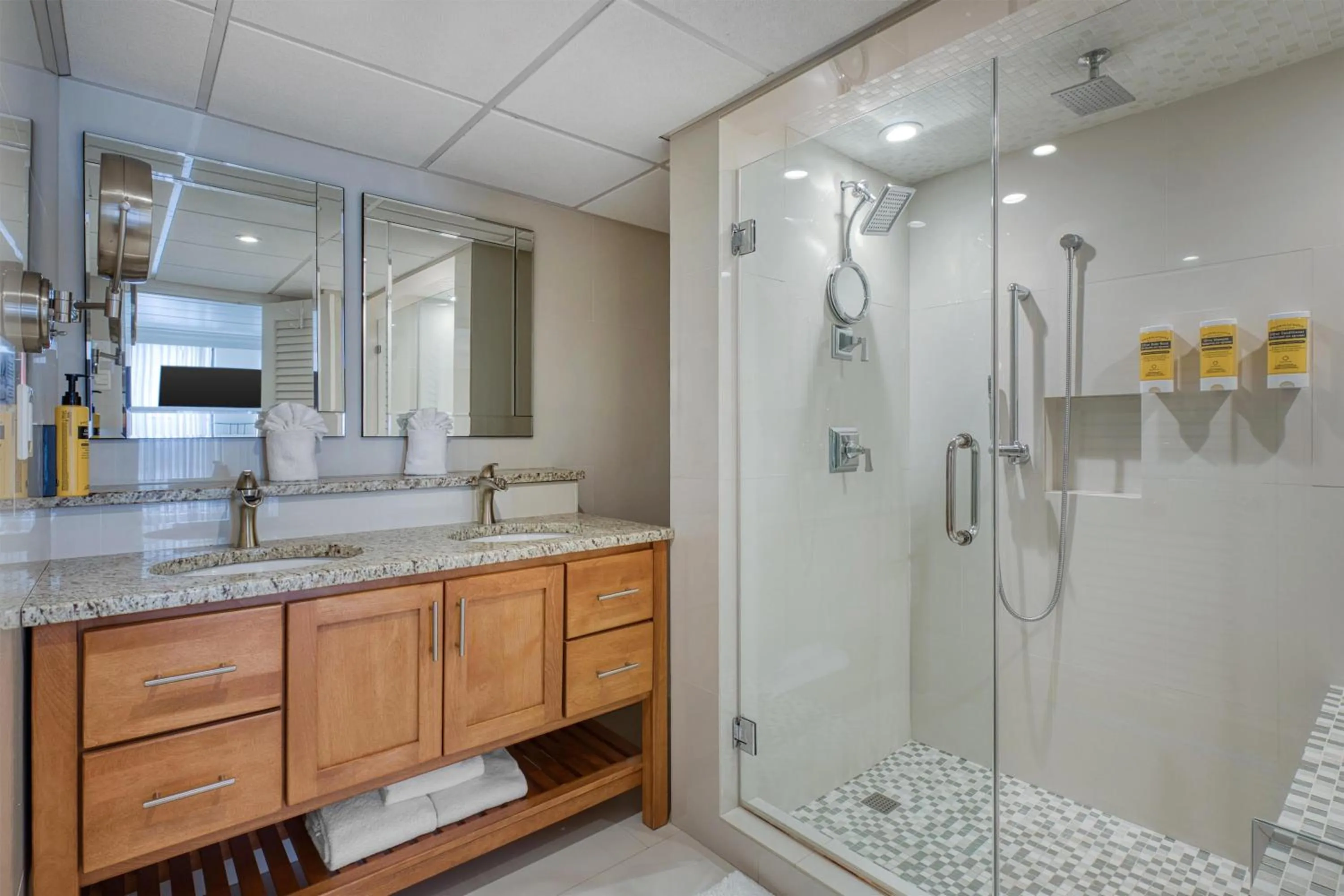 Bathroom in Best Western Plus Wilkes Barre Center City