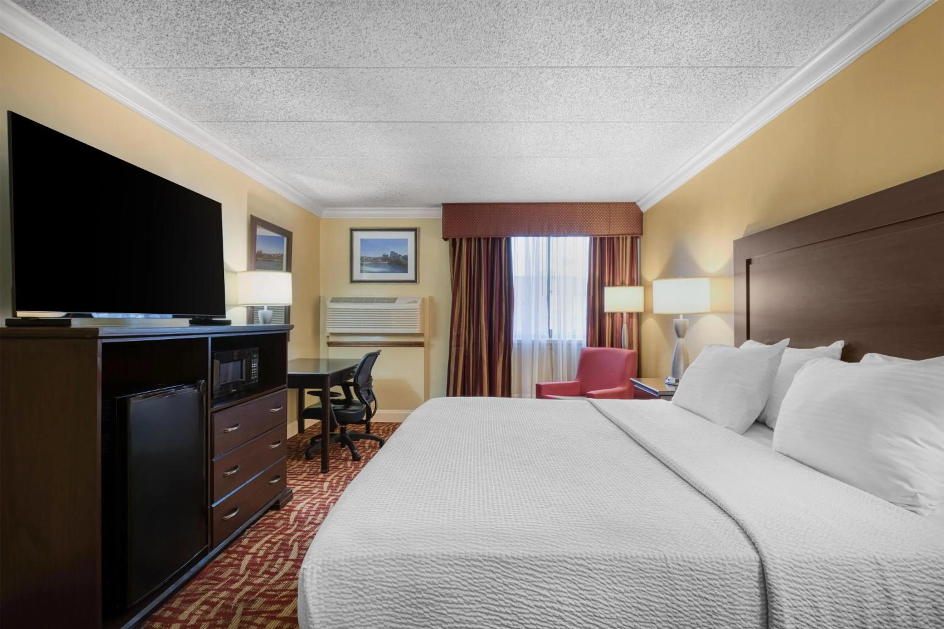 Bedroom, Bed in Best Western Plus Wilkes Barre Center City