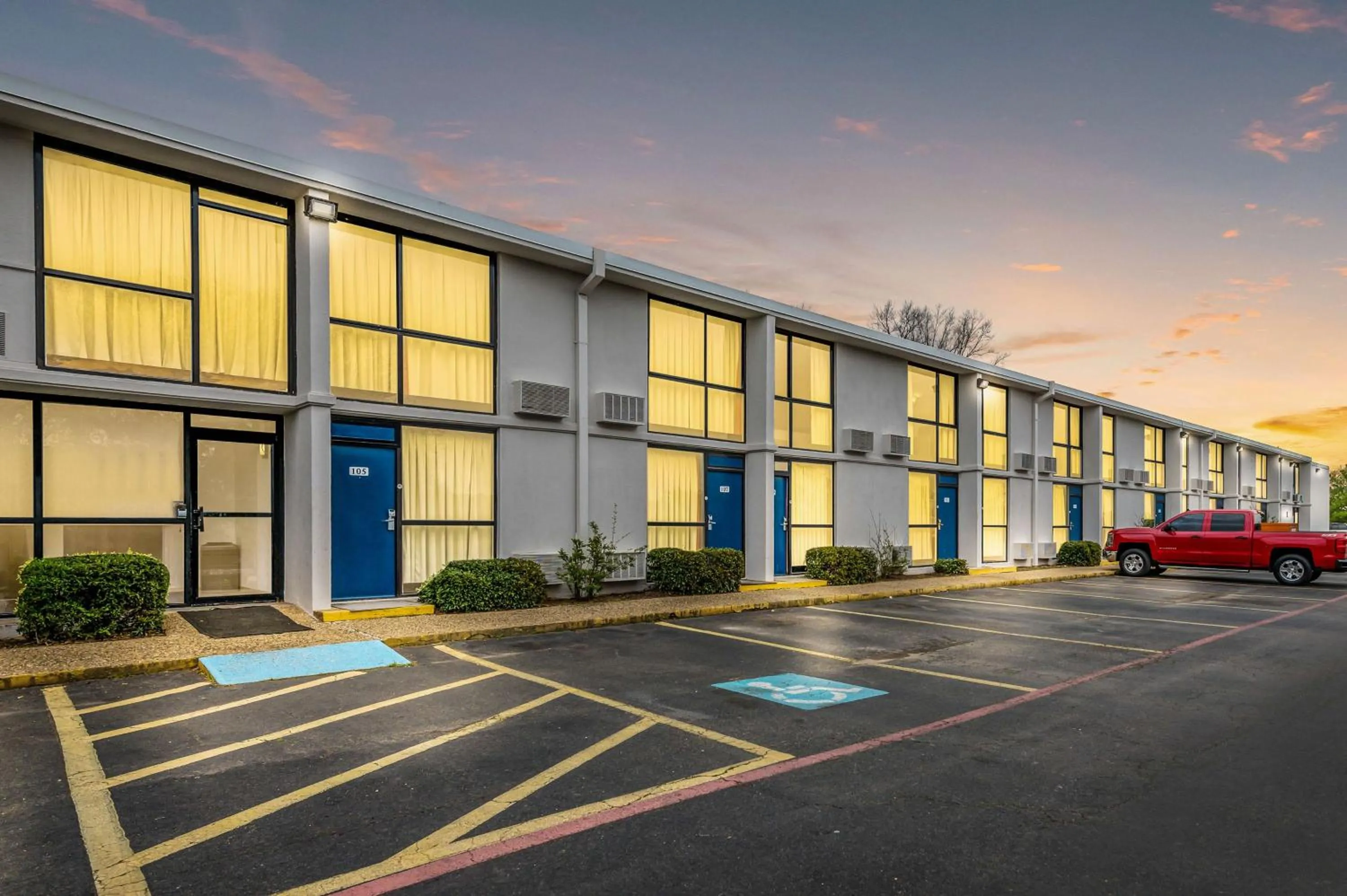 Property building in Motel 6-Henderson, TX