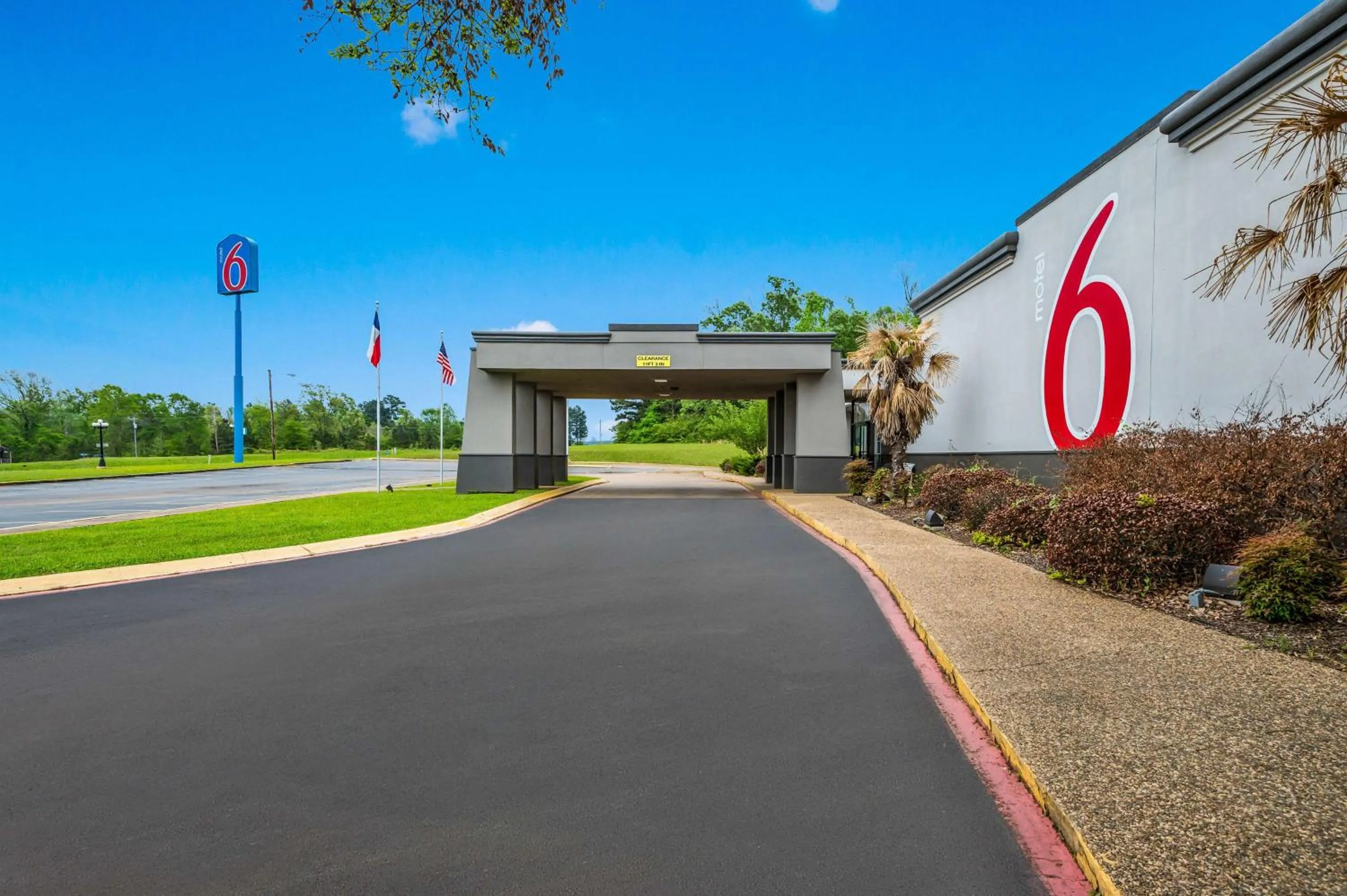 Property building in Motel 6-Henderson, TX