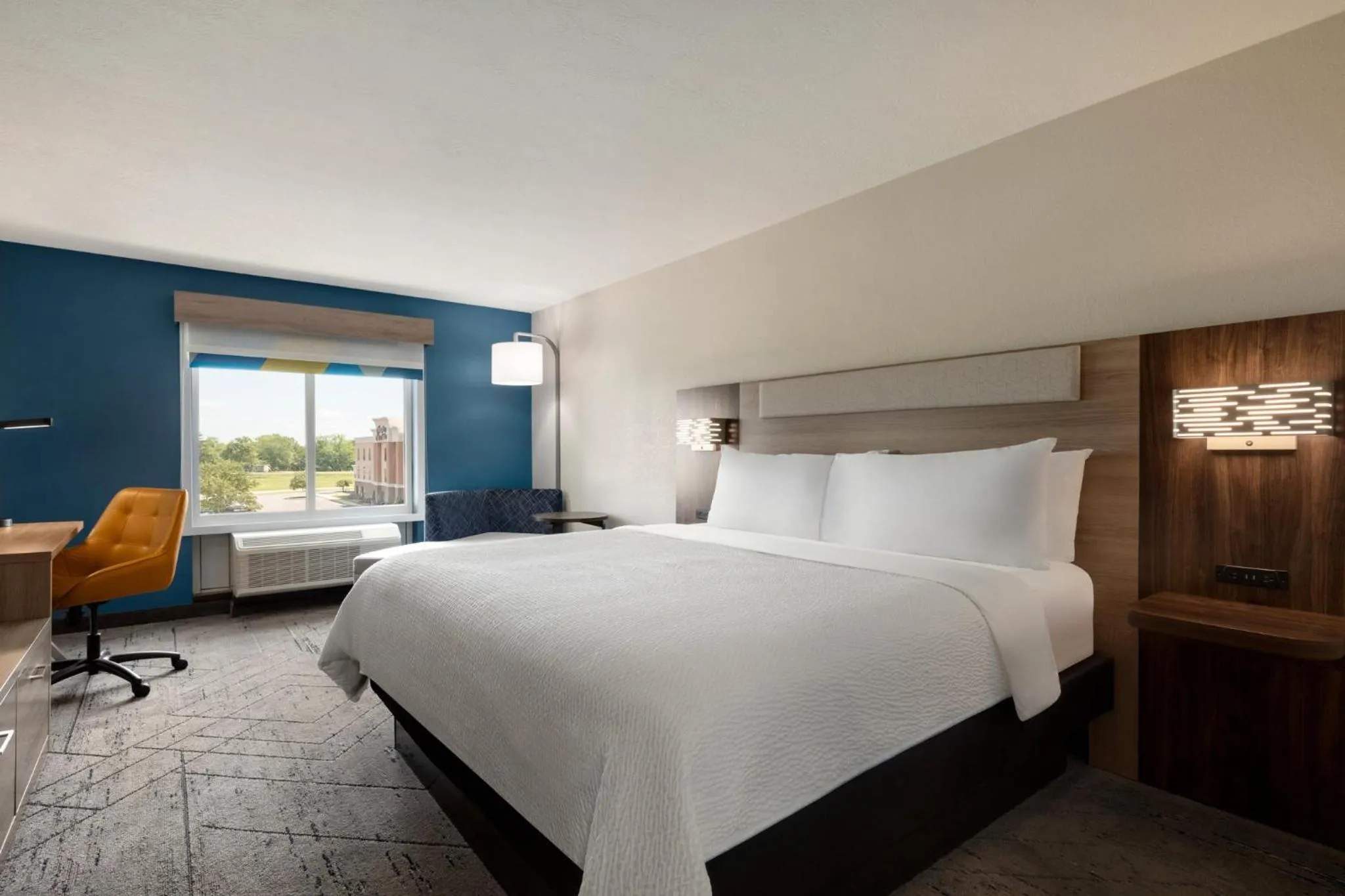 Photo of the whole room, Bed in Holiday Inn Express & Suites North Fremont by IHG