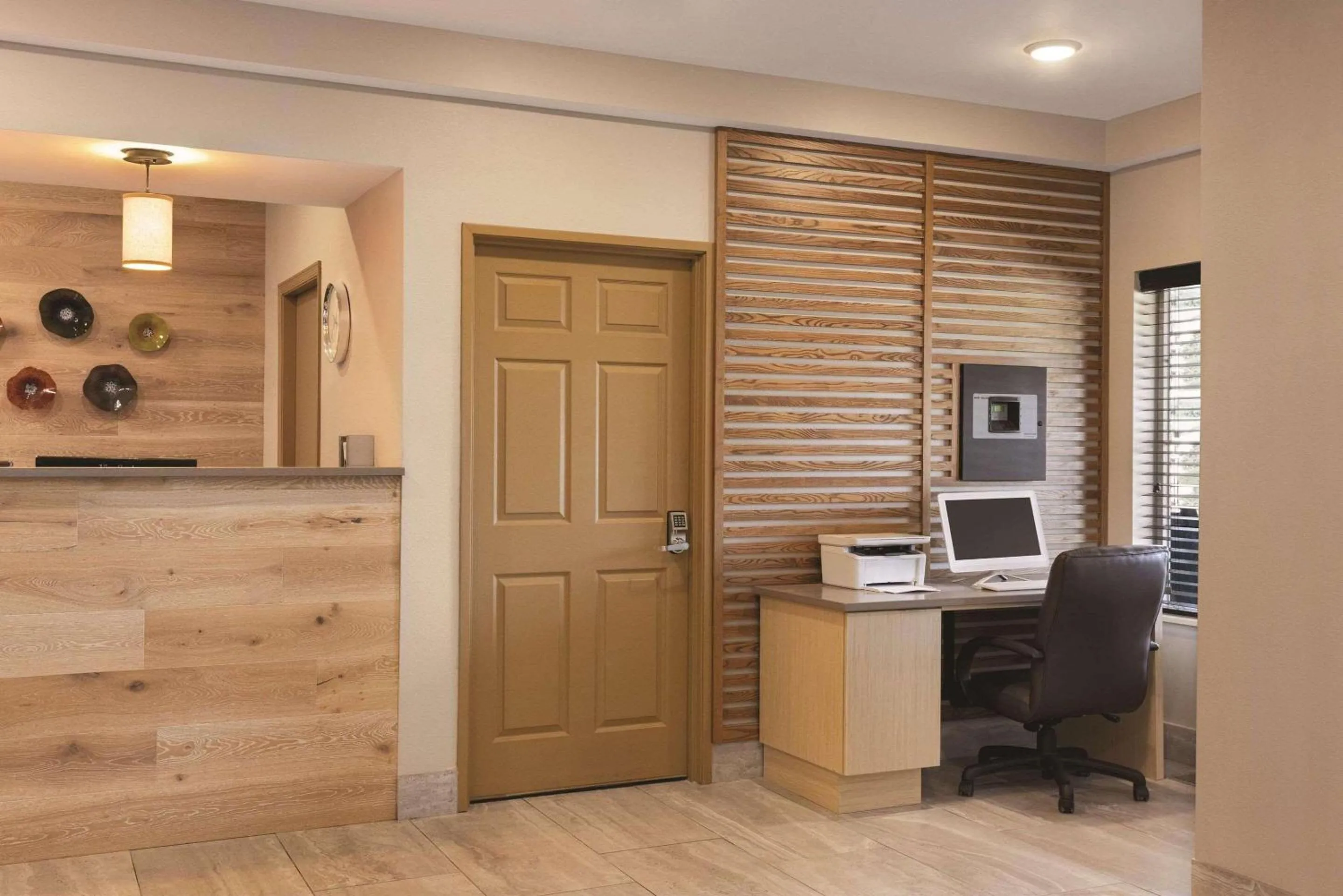 Business facilities in Country Inn & Suites by Radisson, Albert Lea - Austin