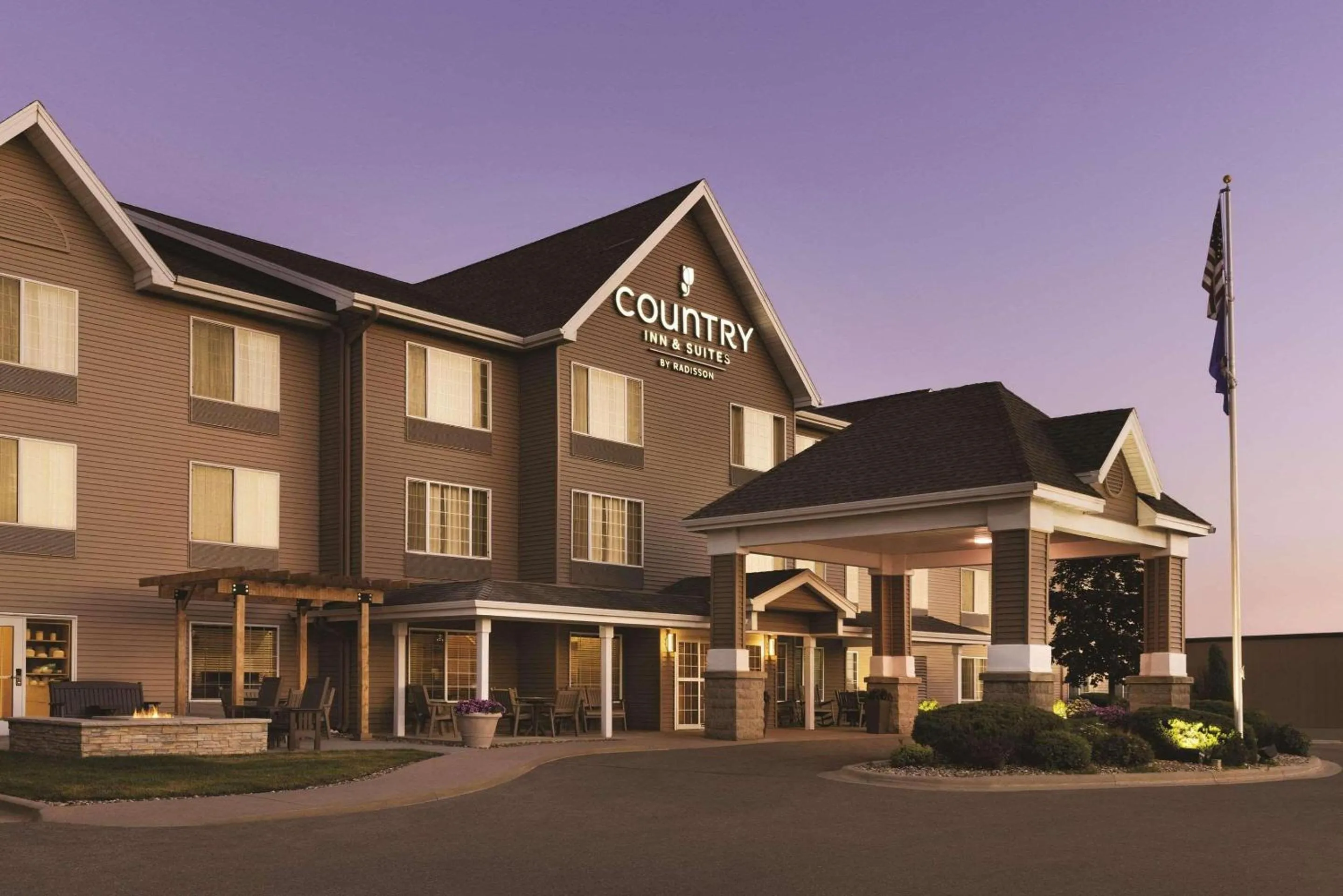 Property building in Country Inn & Suites by Radisson, Albert Lea - Austin