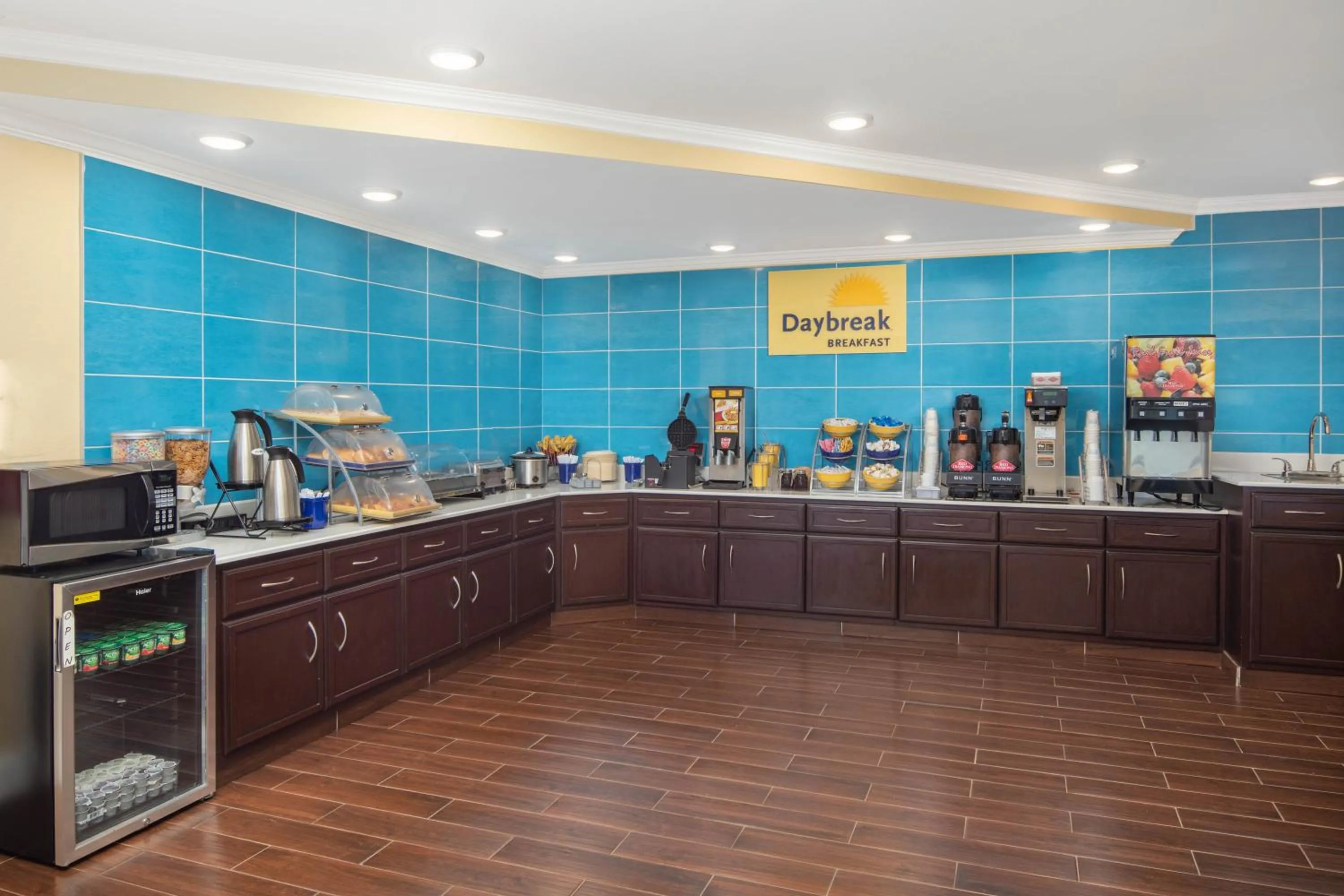 Food and drinks in Days Inn by Wyndham Muscle Shoals