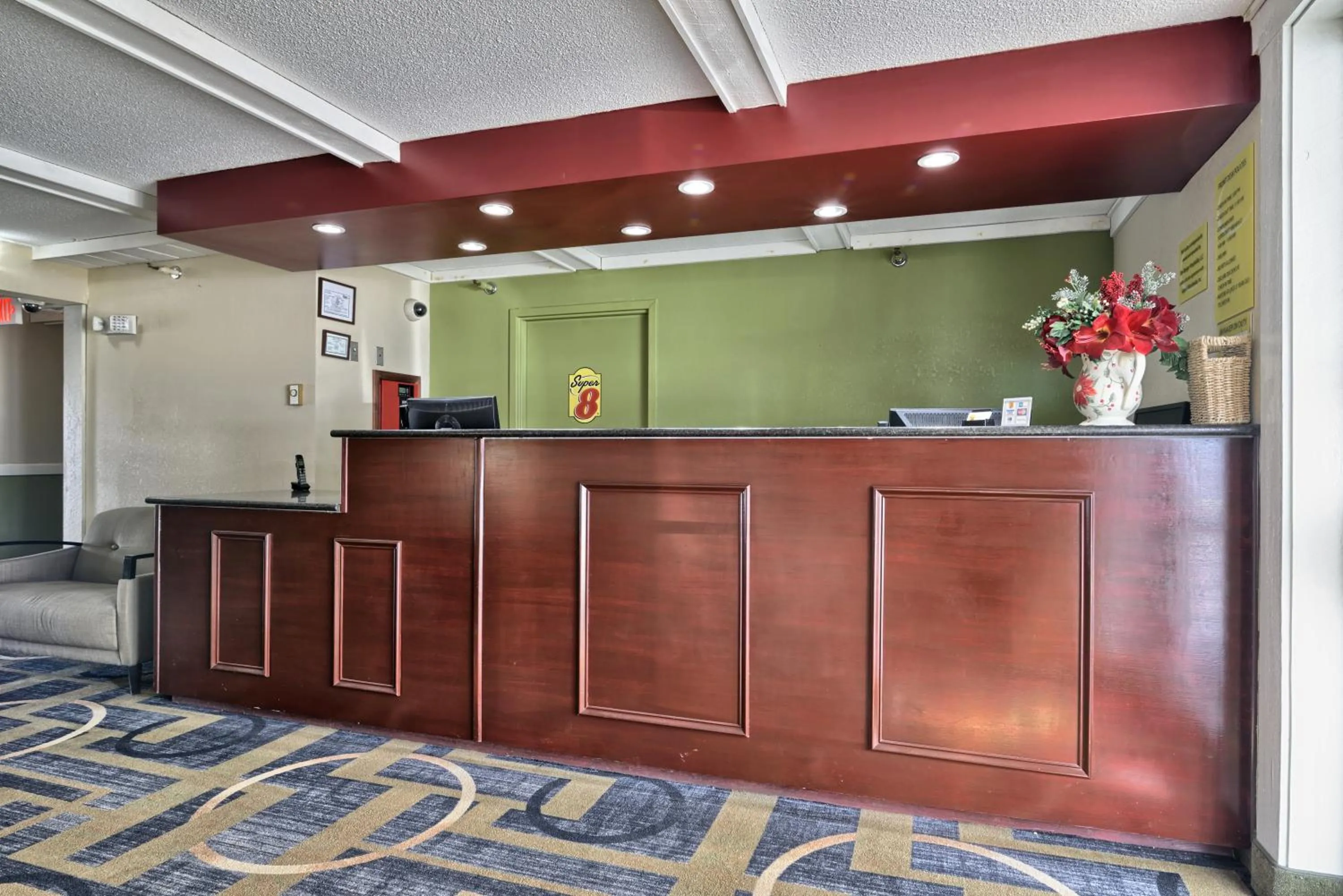 Lobby or reception in Super 8 by Wyndham Bangor