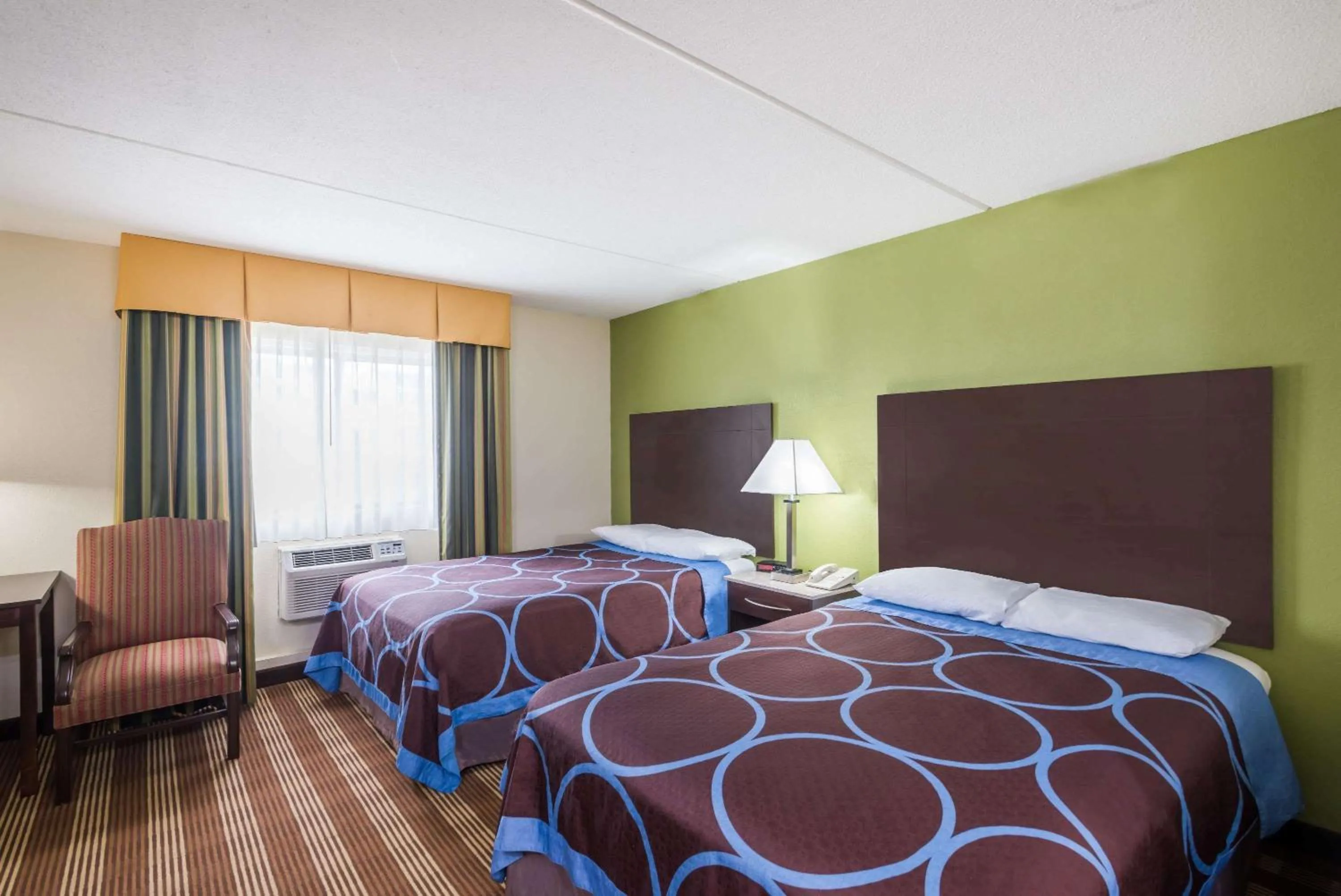 Photo of the whole room, Bed in Super 8 by Wyndham Bangor