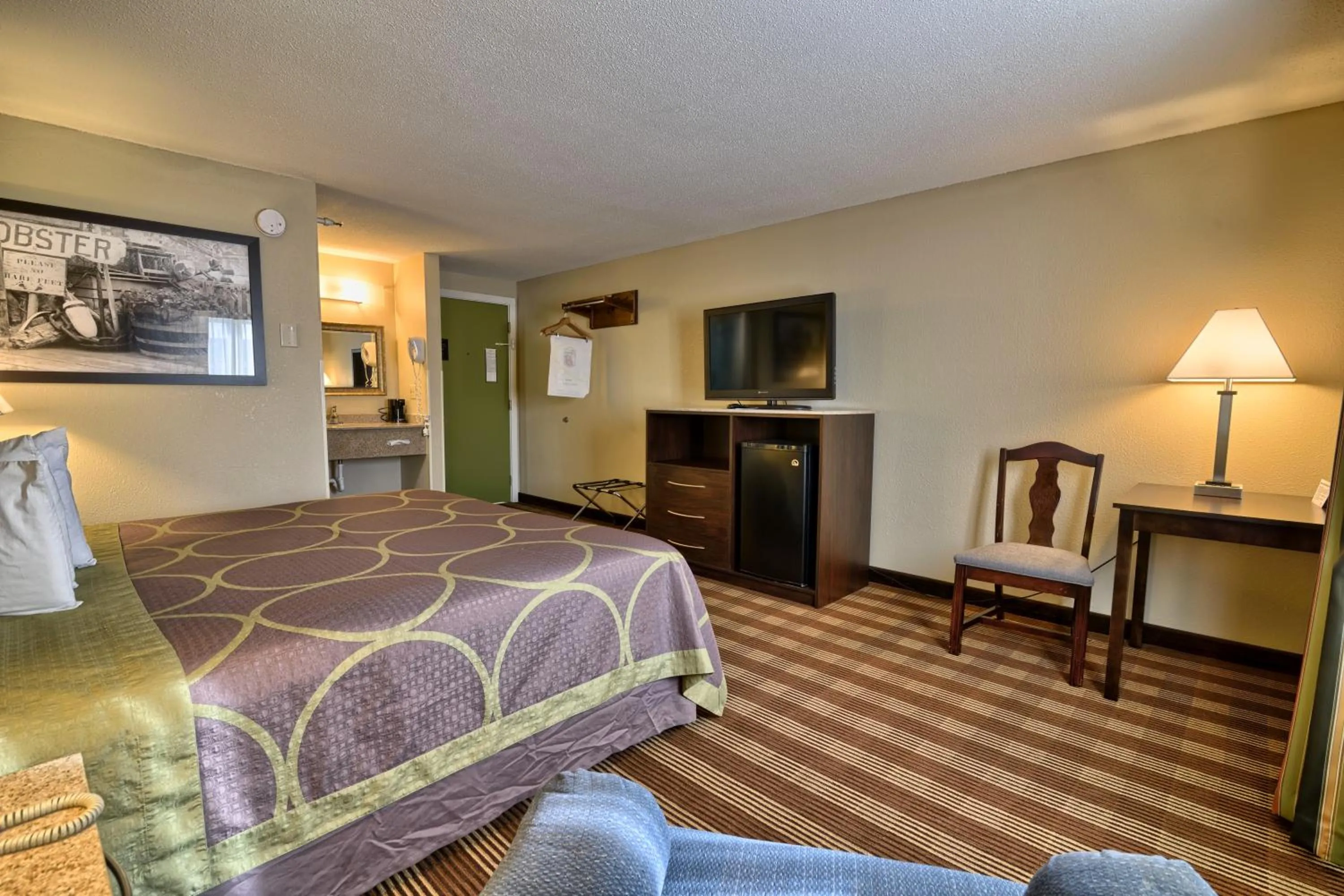 Bedroom, Bed in Super 8 by Wyndham Bangor