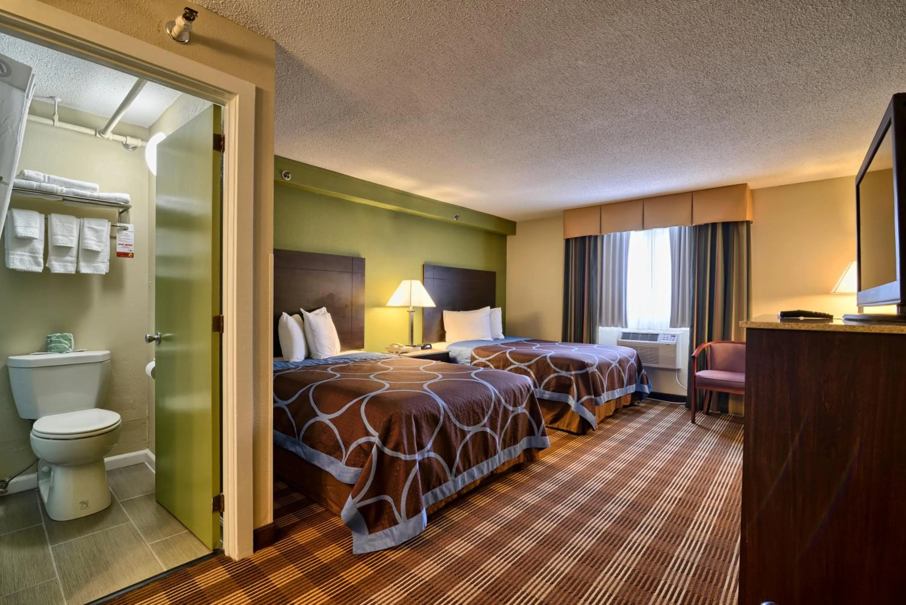 Photo of the whole room, Bed in Super 8 by Wyndham Bangor