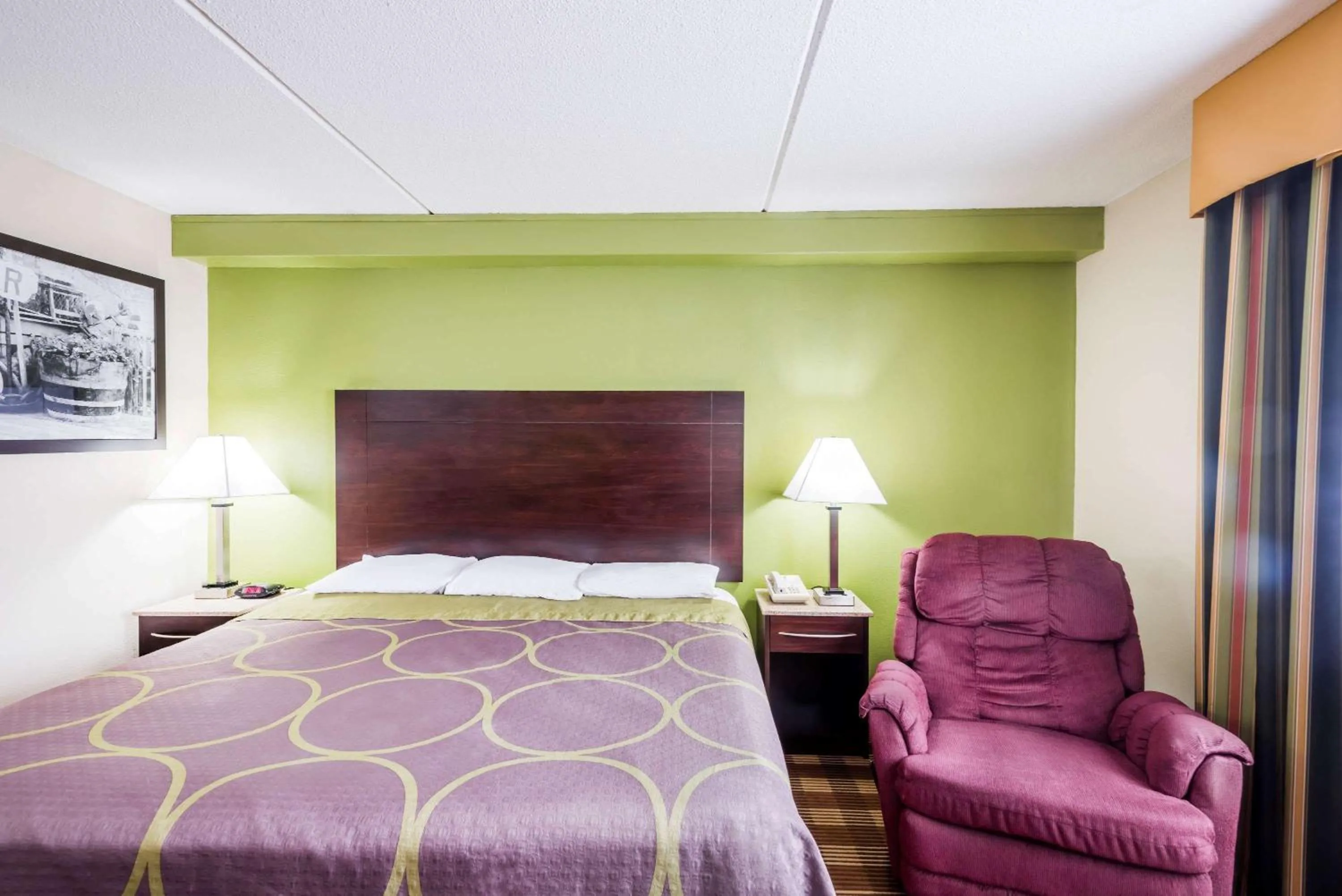 Photo of the whole room, Bed in Super 8 by Wyndham Bangor