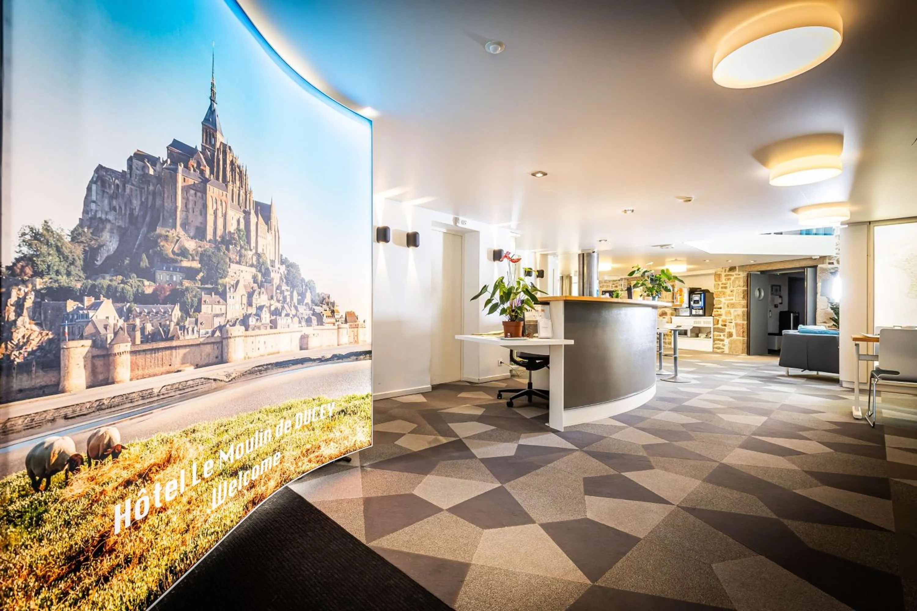 Lobby or reception in Best Western Le Moulin de Ducey