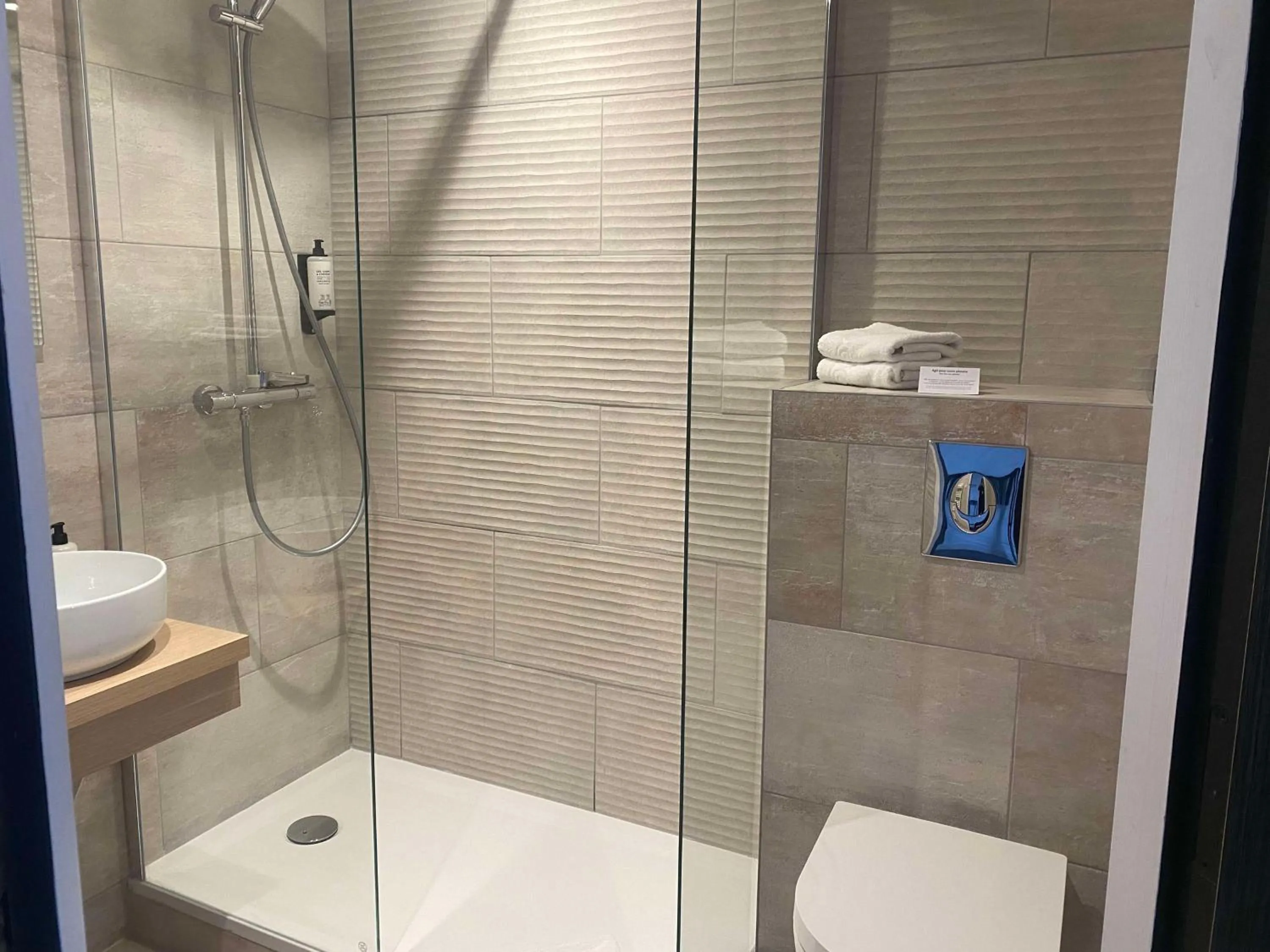 Bathroom in Best Western Le Moulin de Ducey