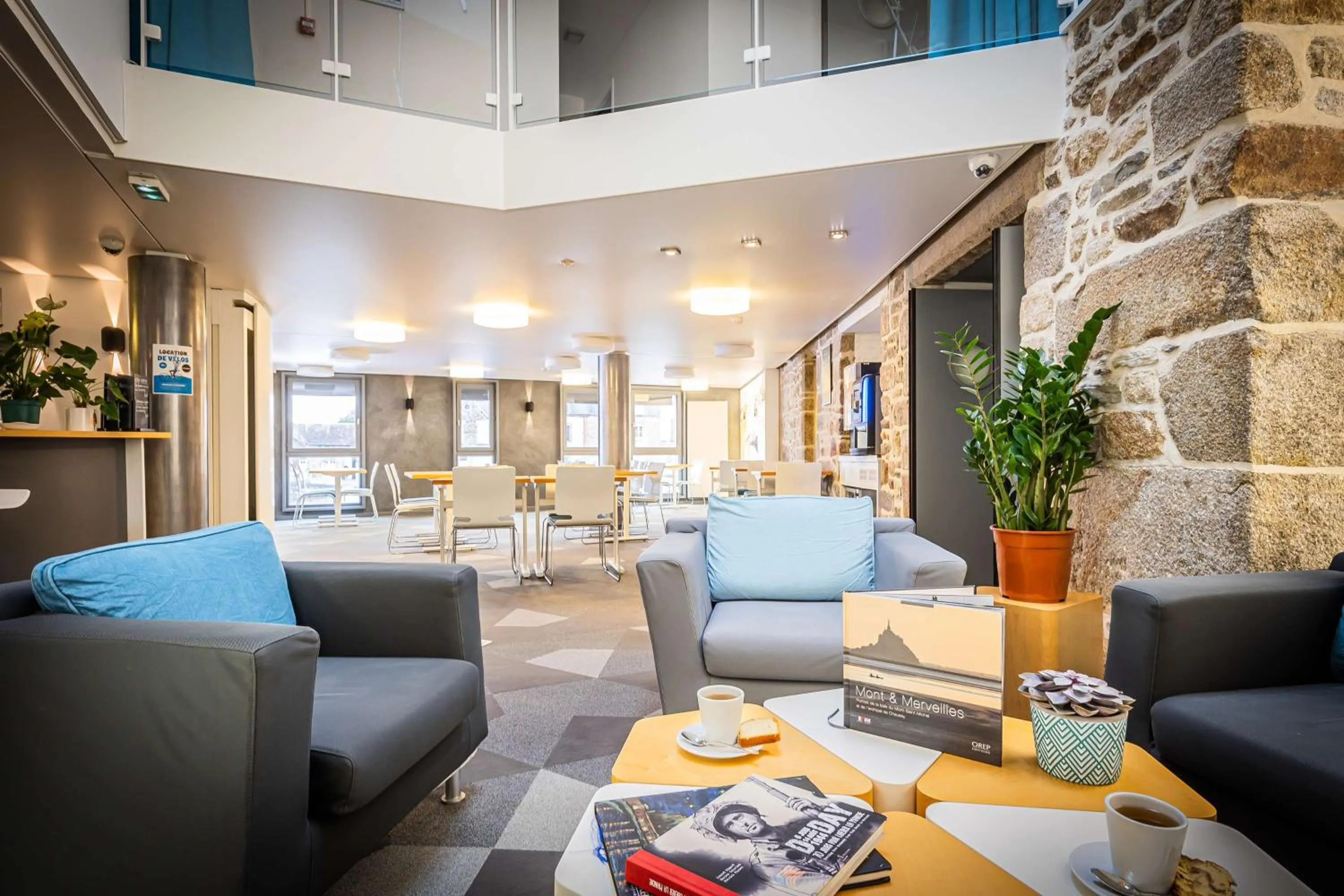 Lobby or reception in Best Western Le Moulin de Ducey