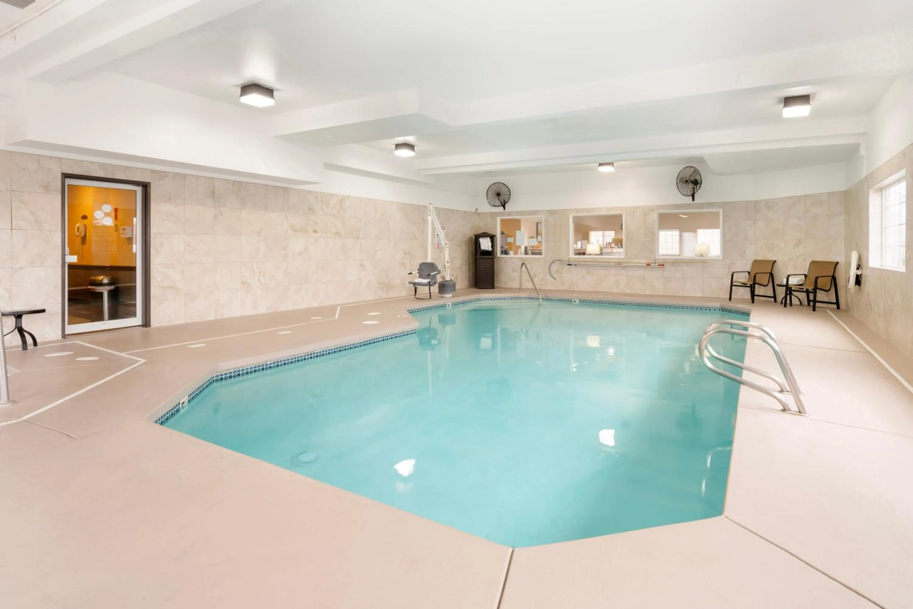 Swimming pool in Best Western PLUS Walla Walla Suites Inn
