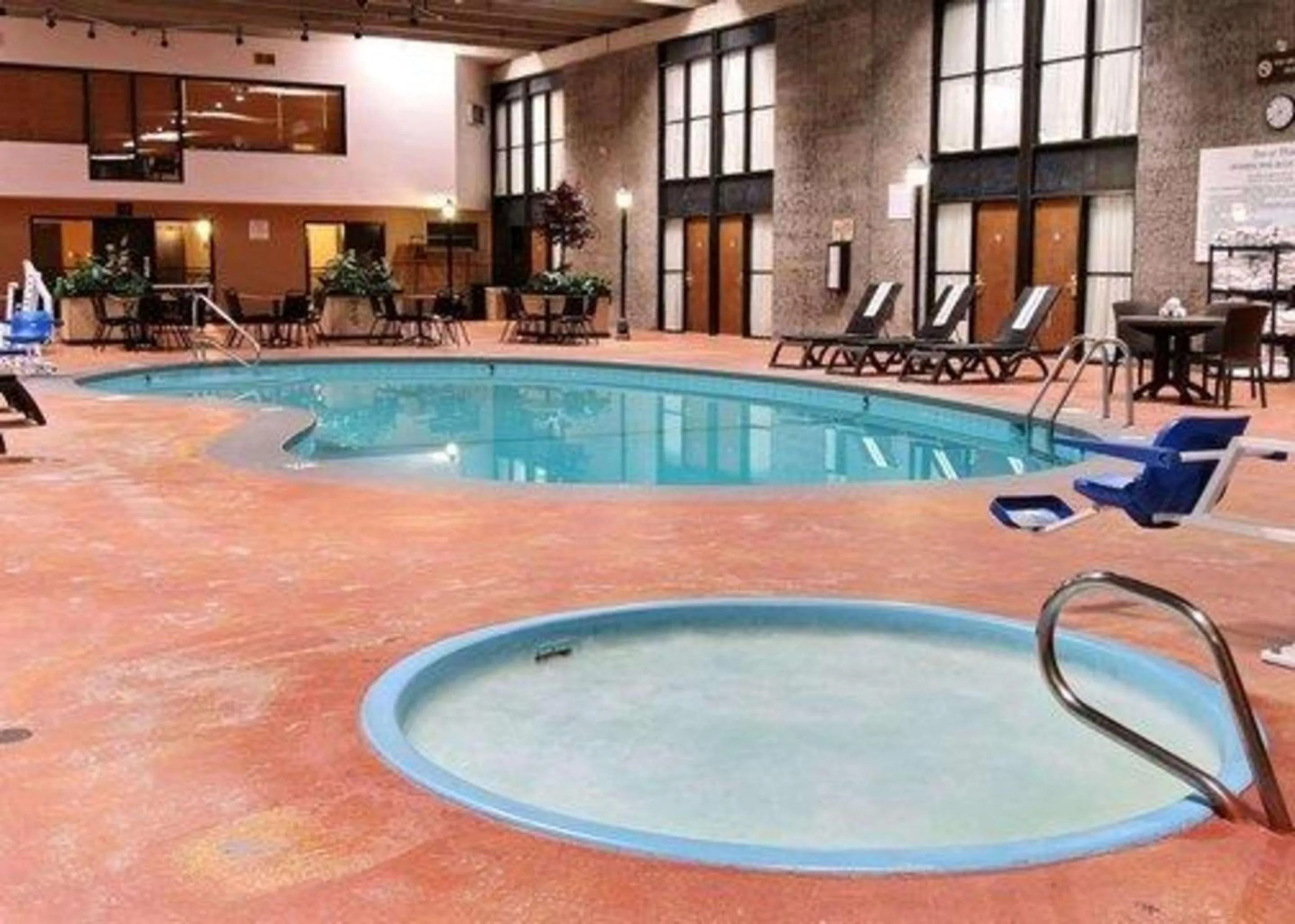 Swimming pool in Quality Inn Thief River Falls
