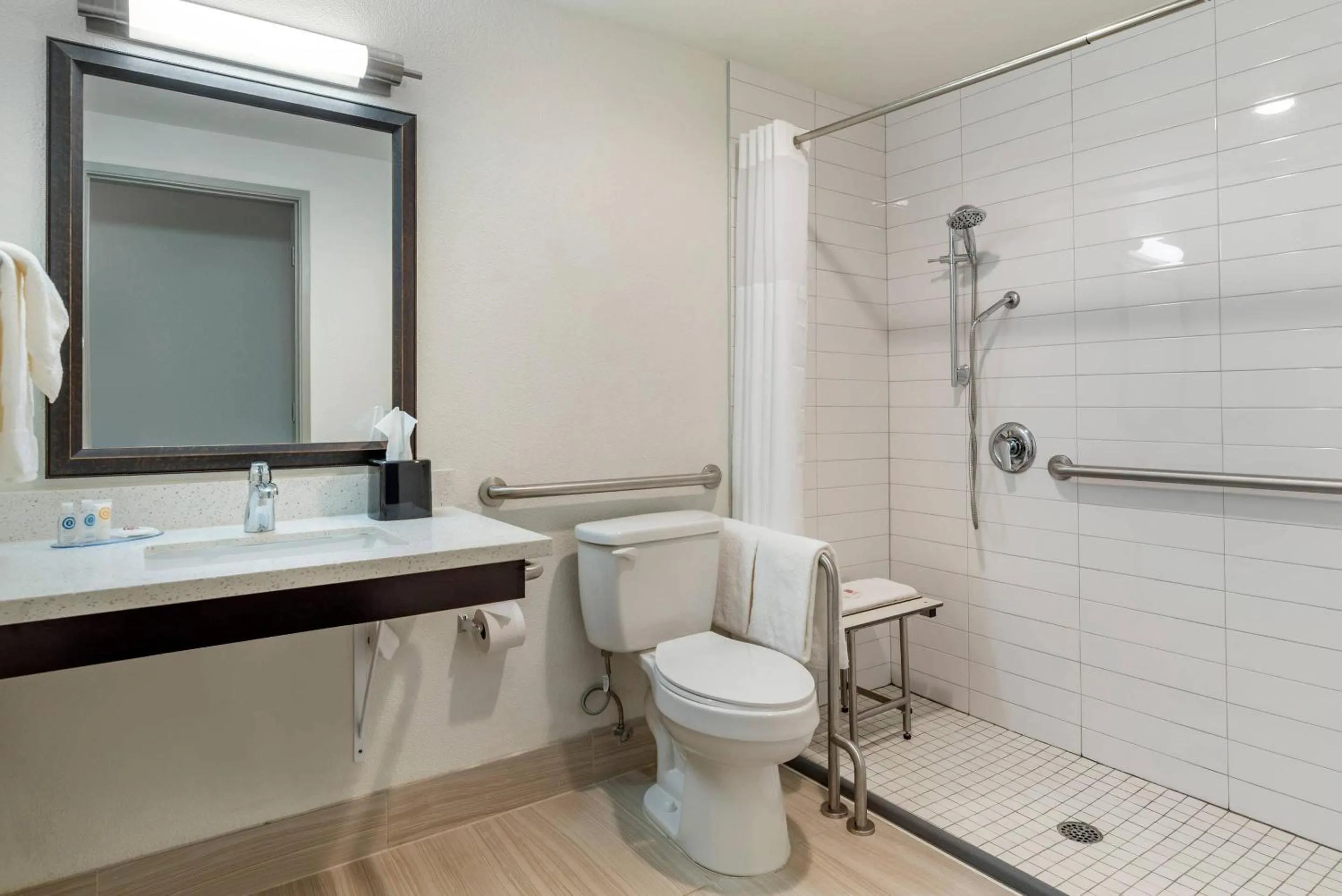 Bedroom in Comfort Inn & Suites Tigard near Washington Square