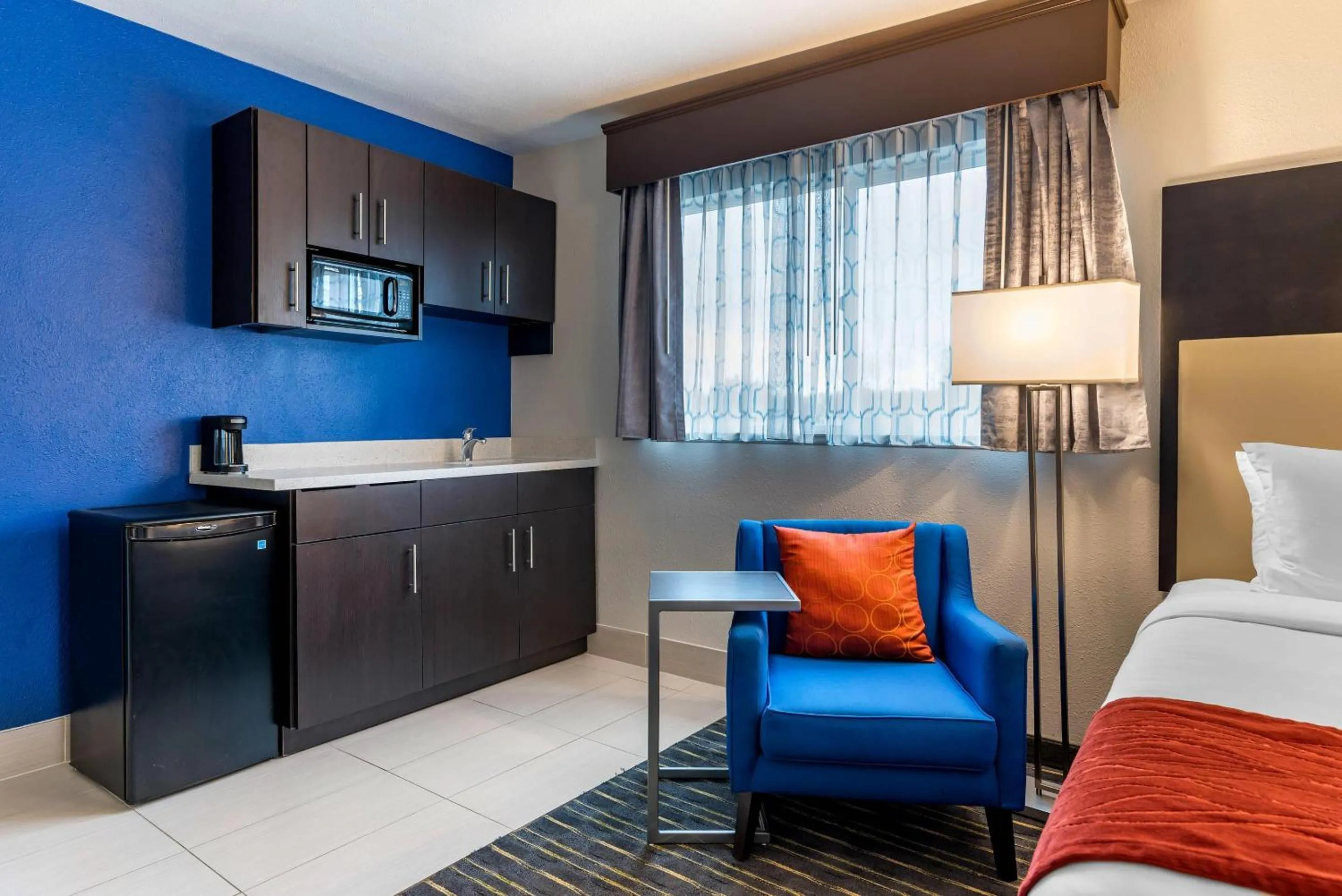 Bedroom, Bed in Comfort Inn & Suites Tigard near Washington Square