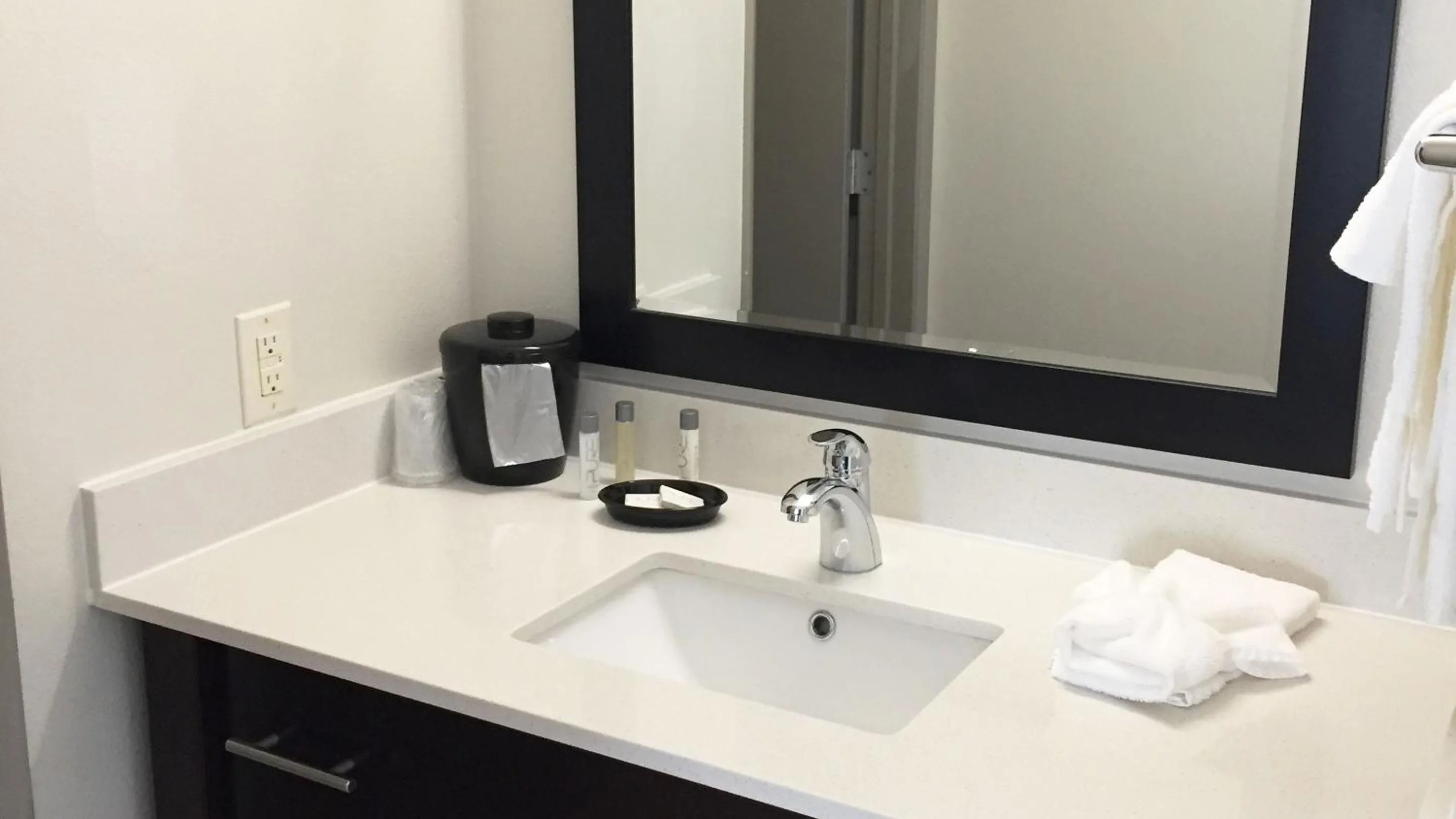 Bathroom in Comfort Inn & Suites Tigard near Washington Square