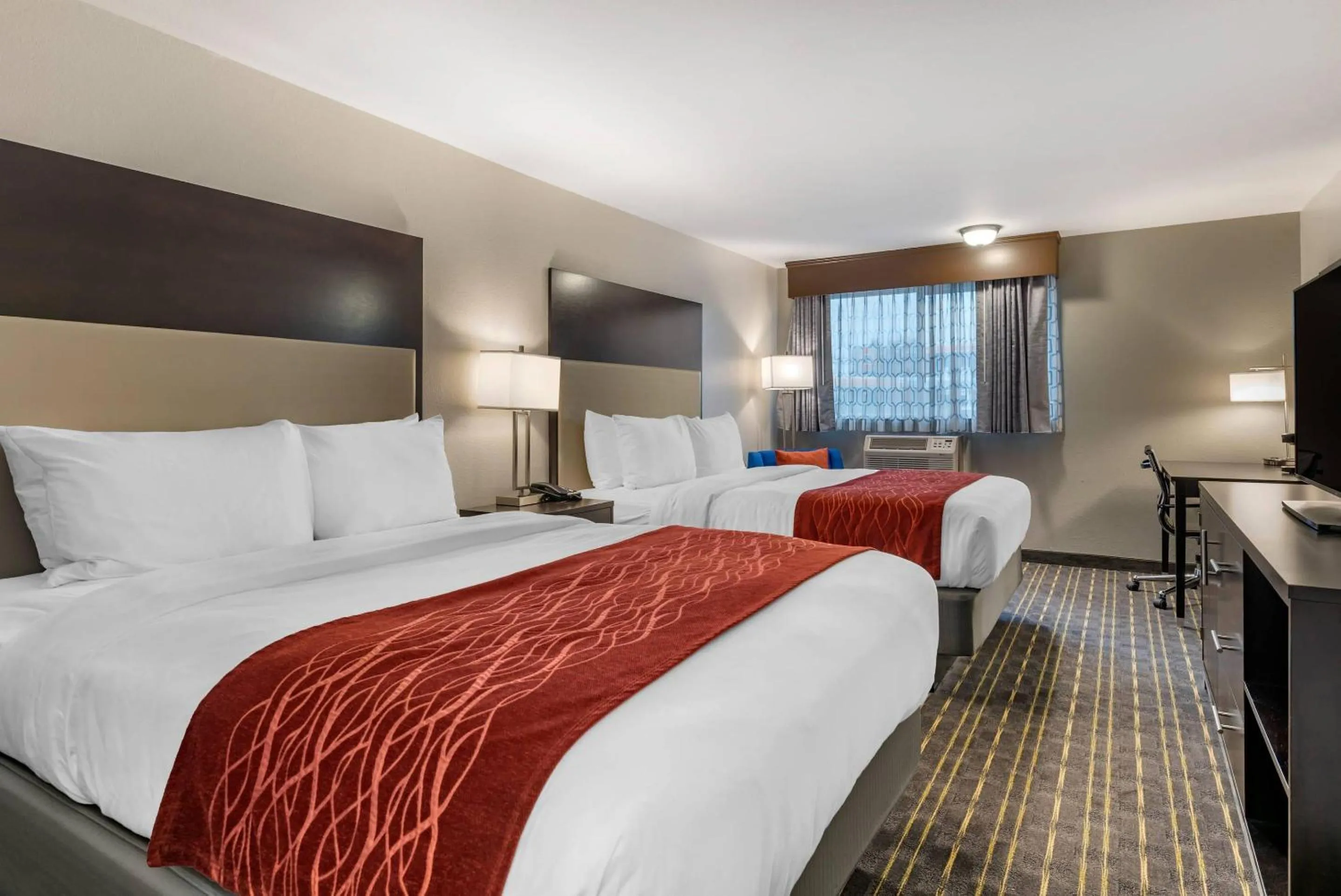 Bedroom, Bed in Comfort Inn & Suites Tigard near Washington Square