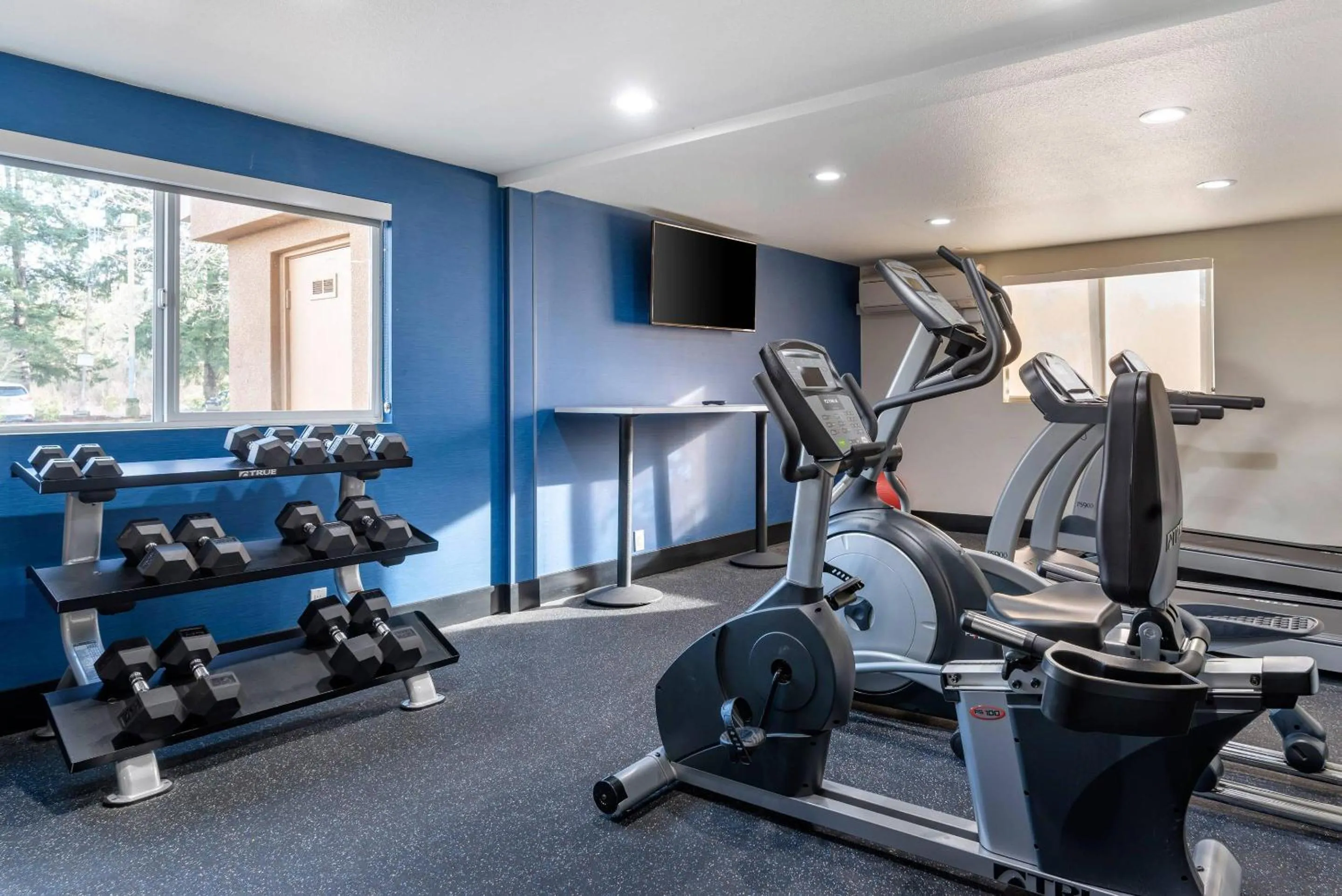 Fitness centre/facilities in Comfort Inn & Suites Tigard near Washington Square