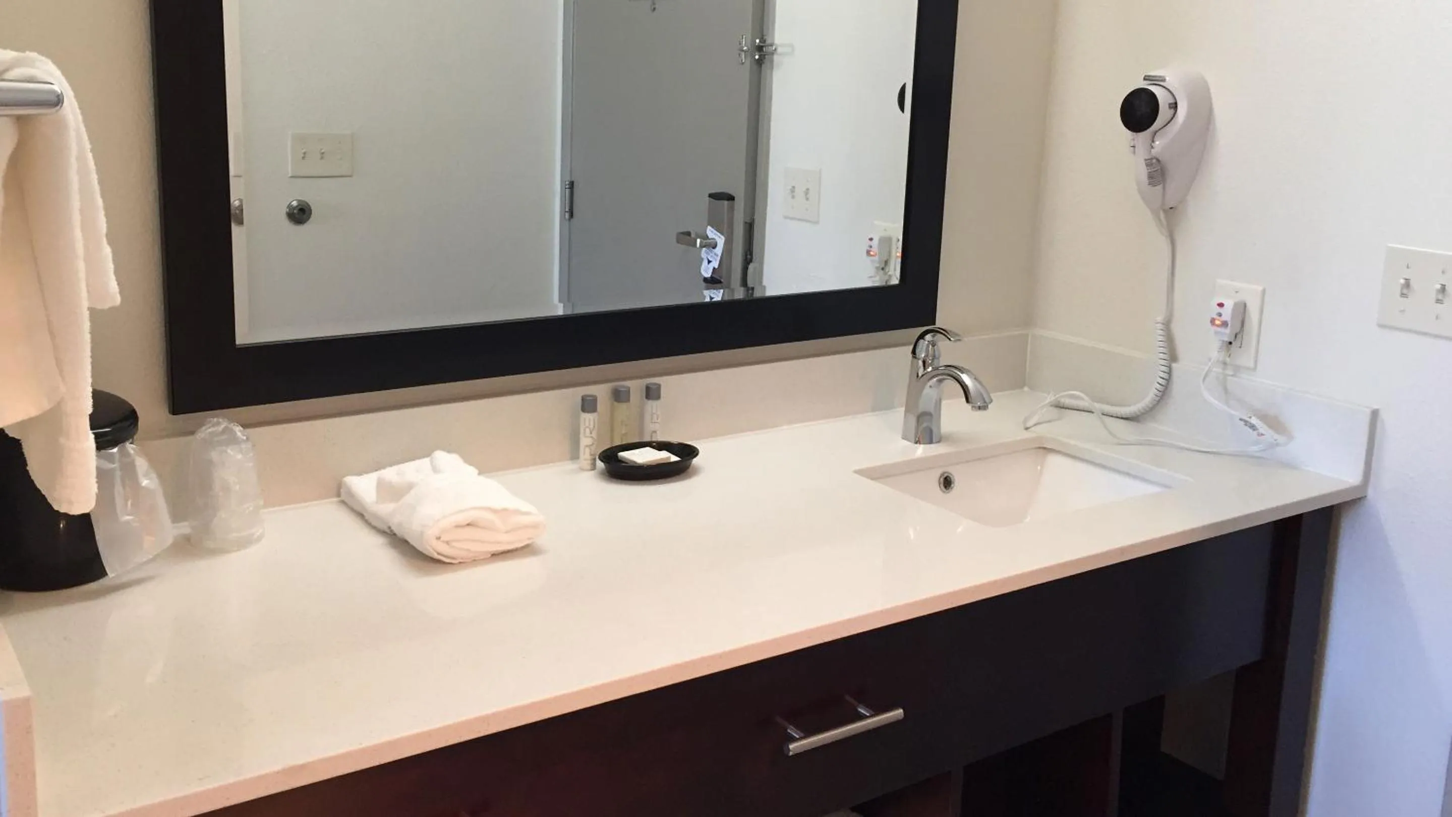 Bathroom in Comfort Inn & Suites Tigard near Washington Square