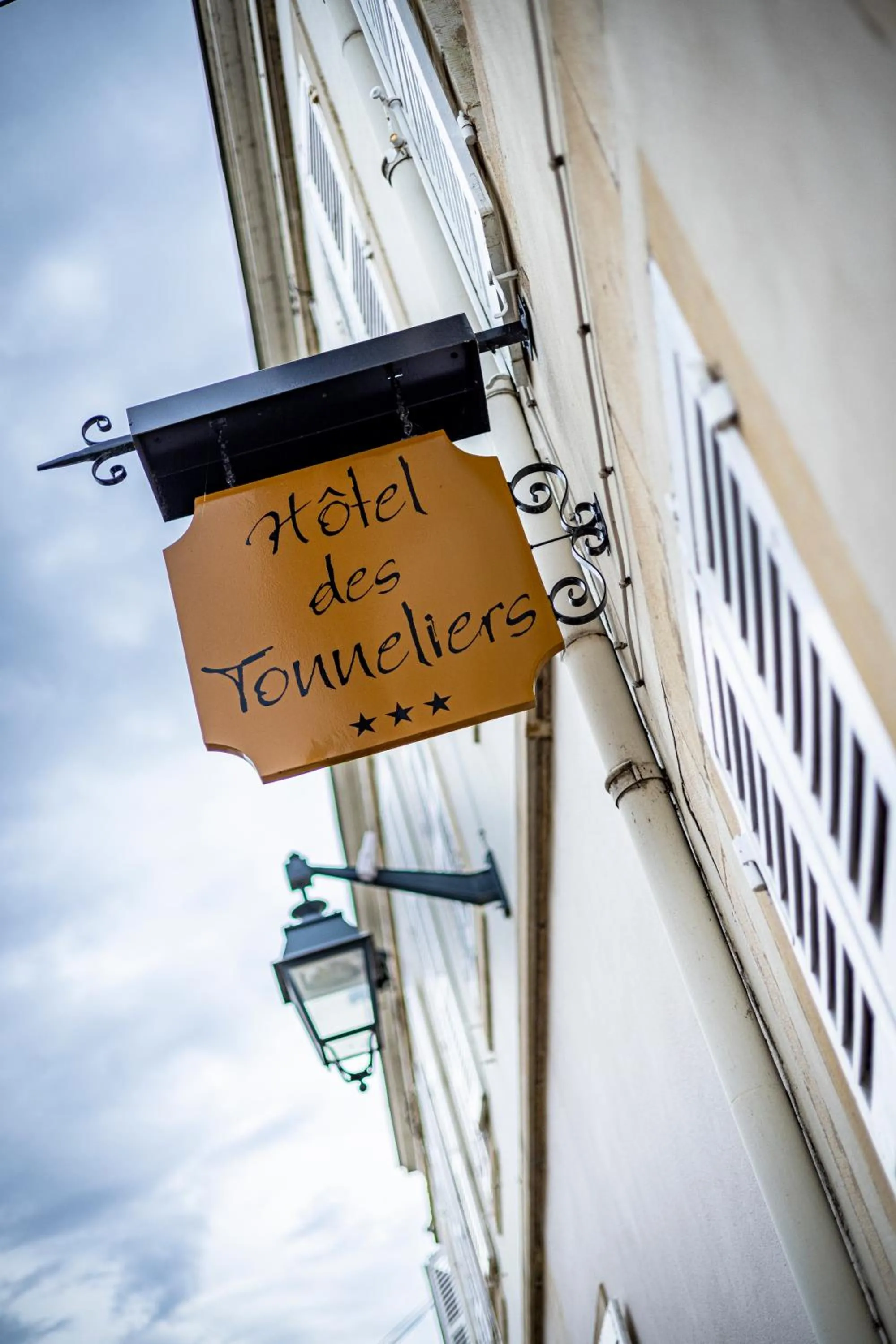 Property logo or sign in Hôtel des Tonneliers