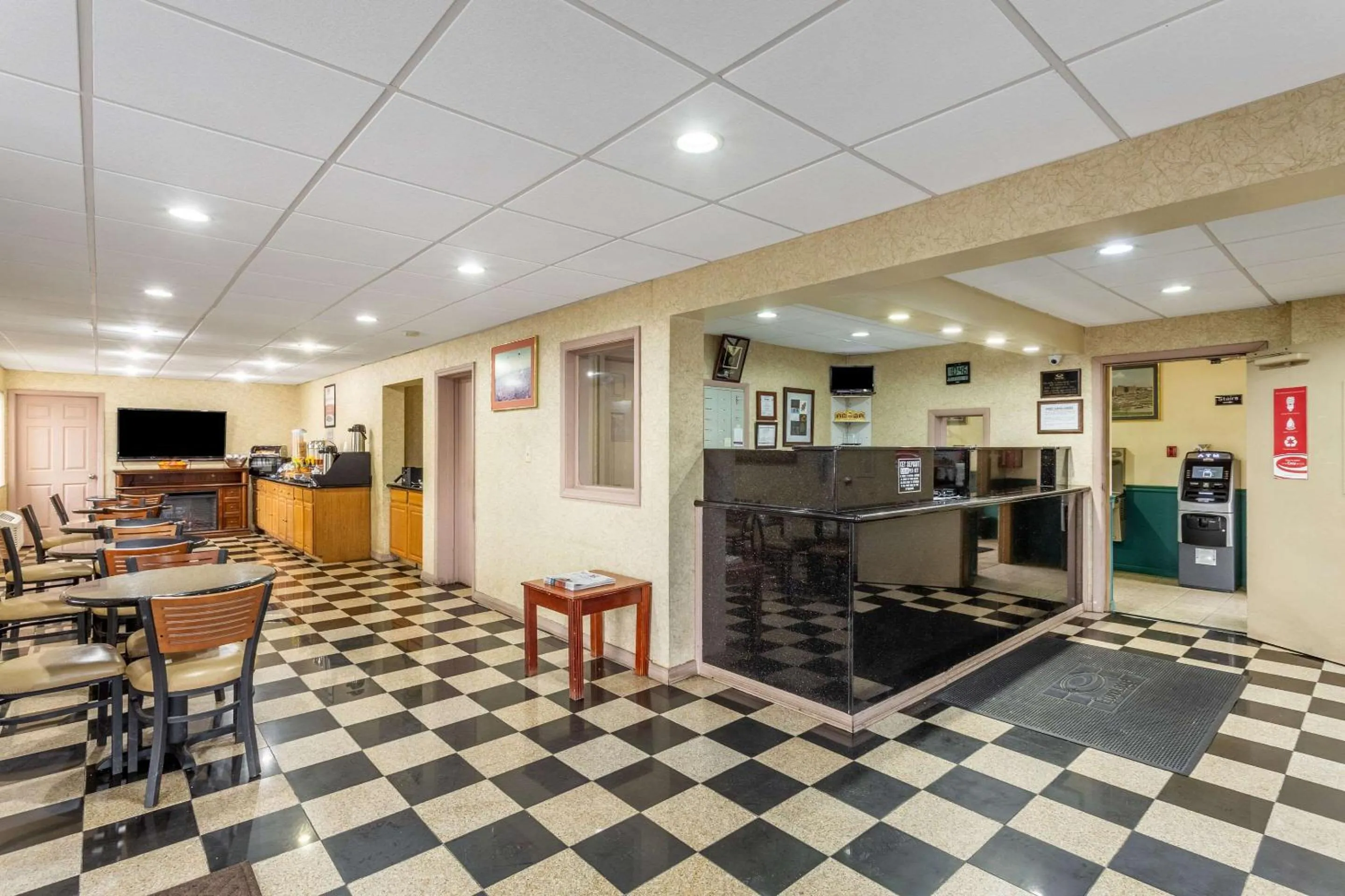 Lobby or reception in Econo Lodge Morgantown