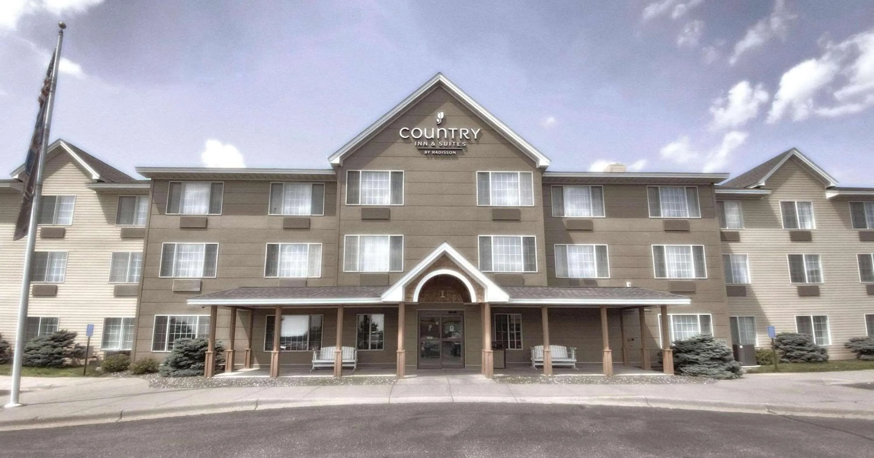 Property building in Country Inn & Suites by Radisson, Elk River, MN