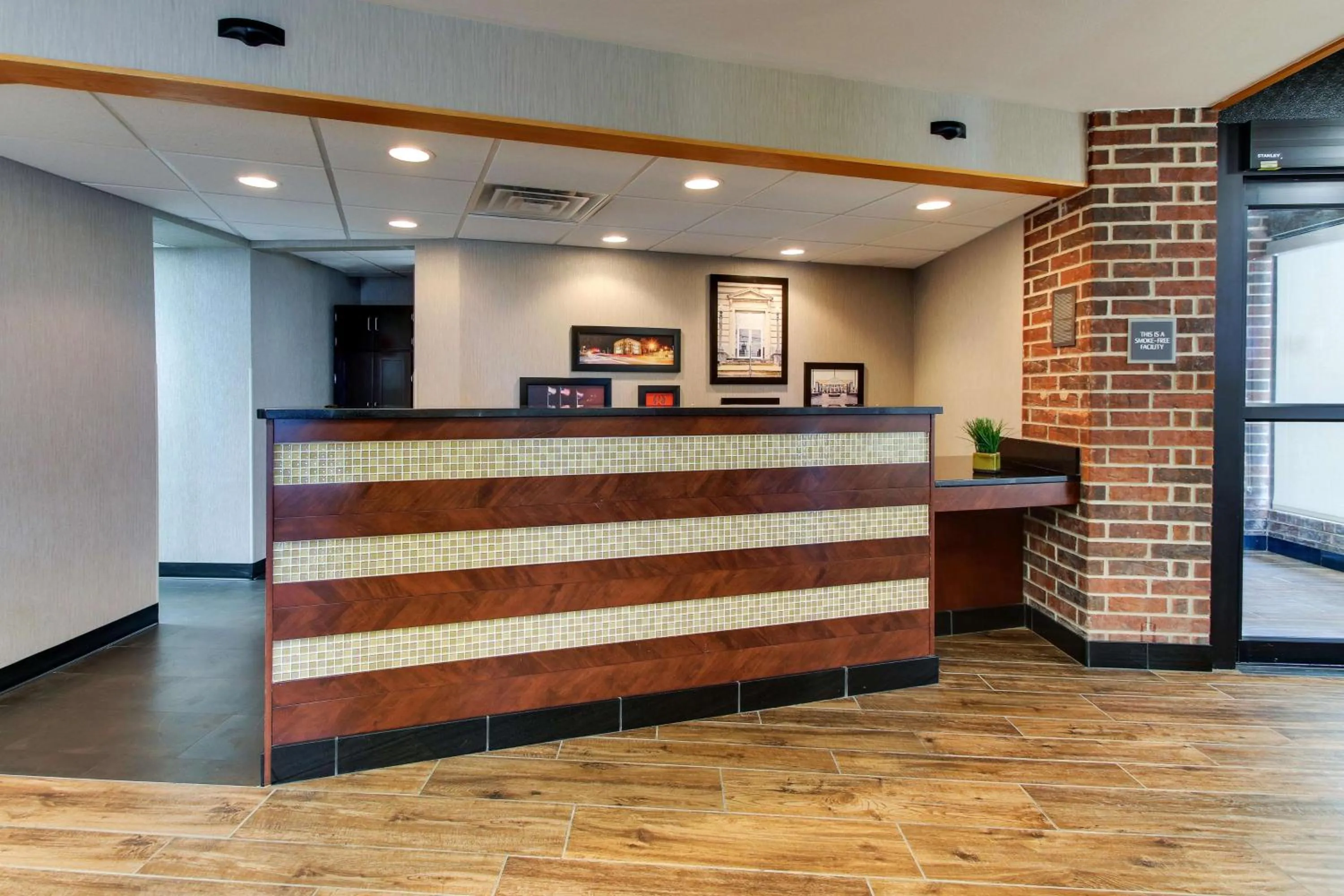 Lobby or reception in Drury Inn & Suites Poplar Bluff