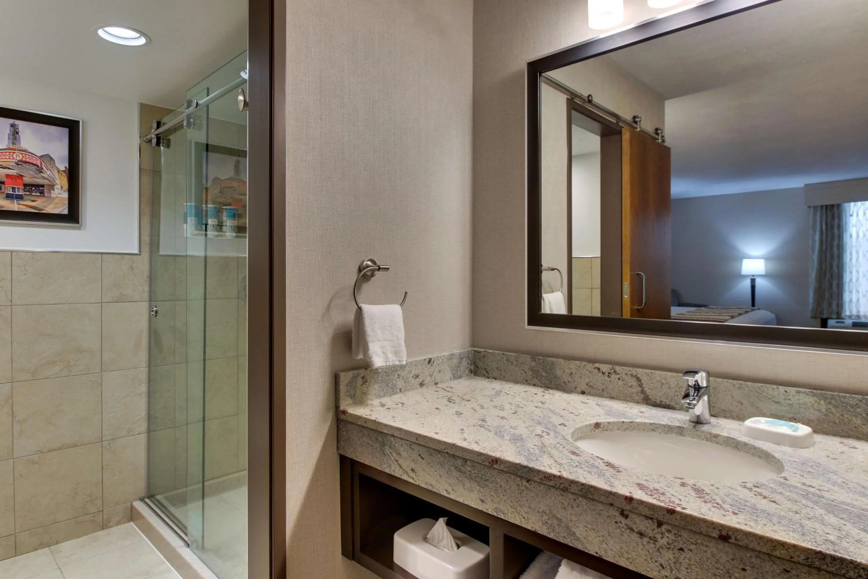 Photo of the whole room in Drury Inn & Suites Poplar Bluff