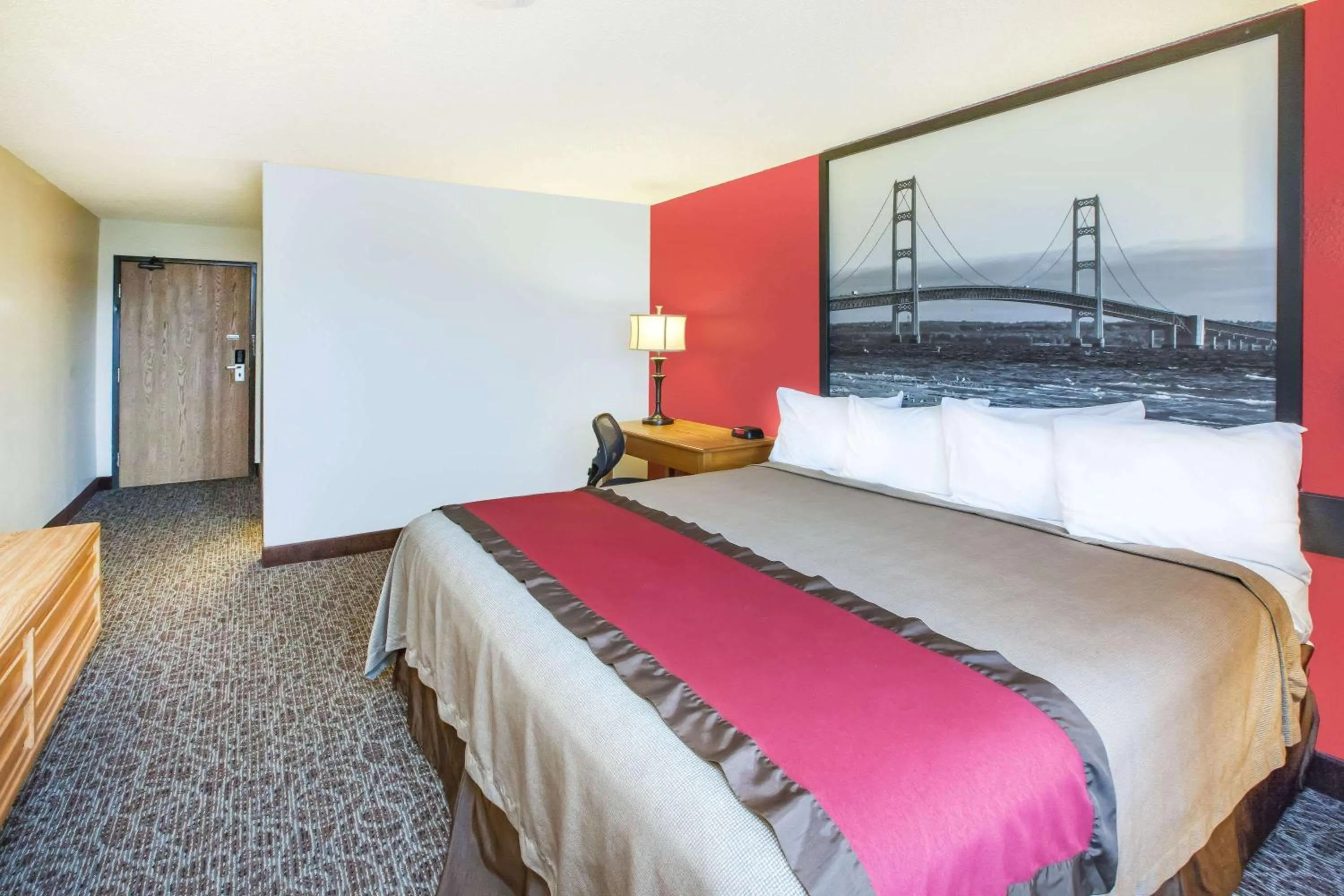 Photo of the whole room, Bed in Super 8 by Wyndham West Branch