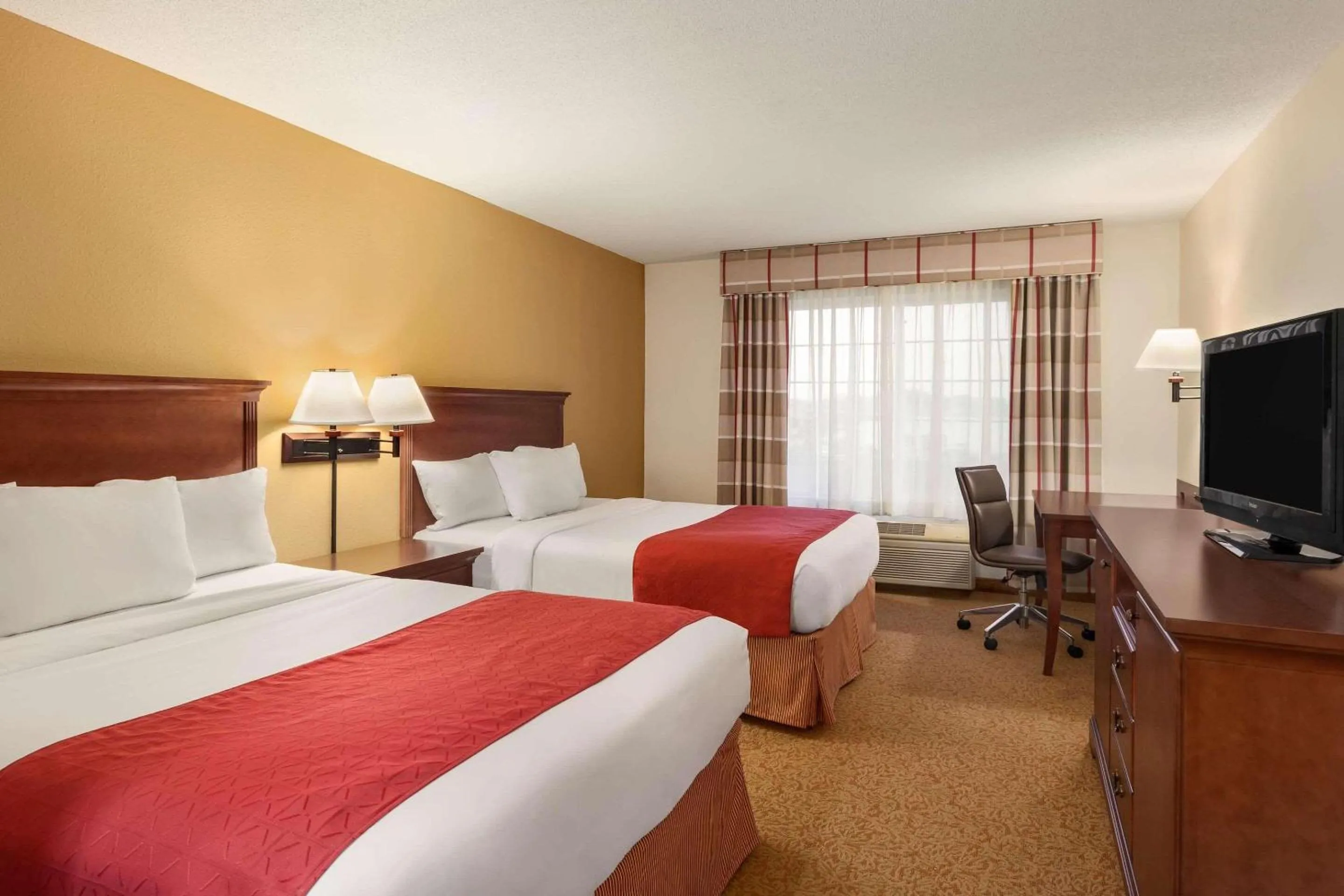 Bedroom, Bed in Country Inn & Suites by Radisson, Ames, IA