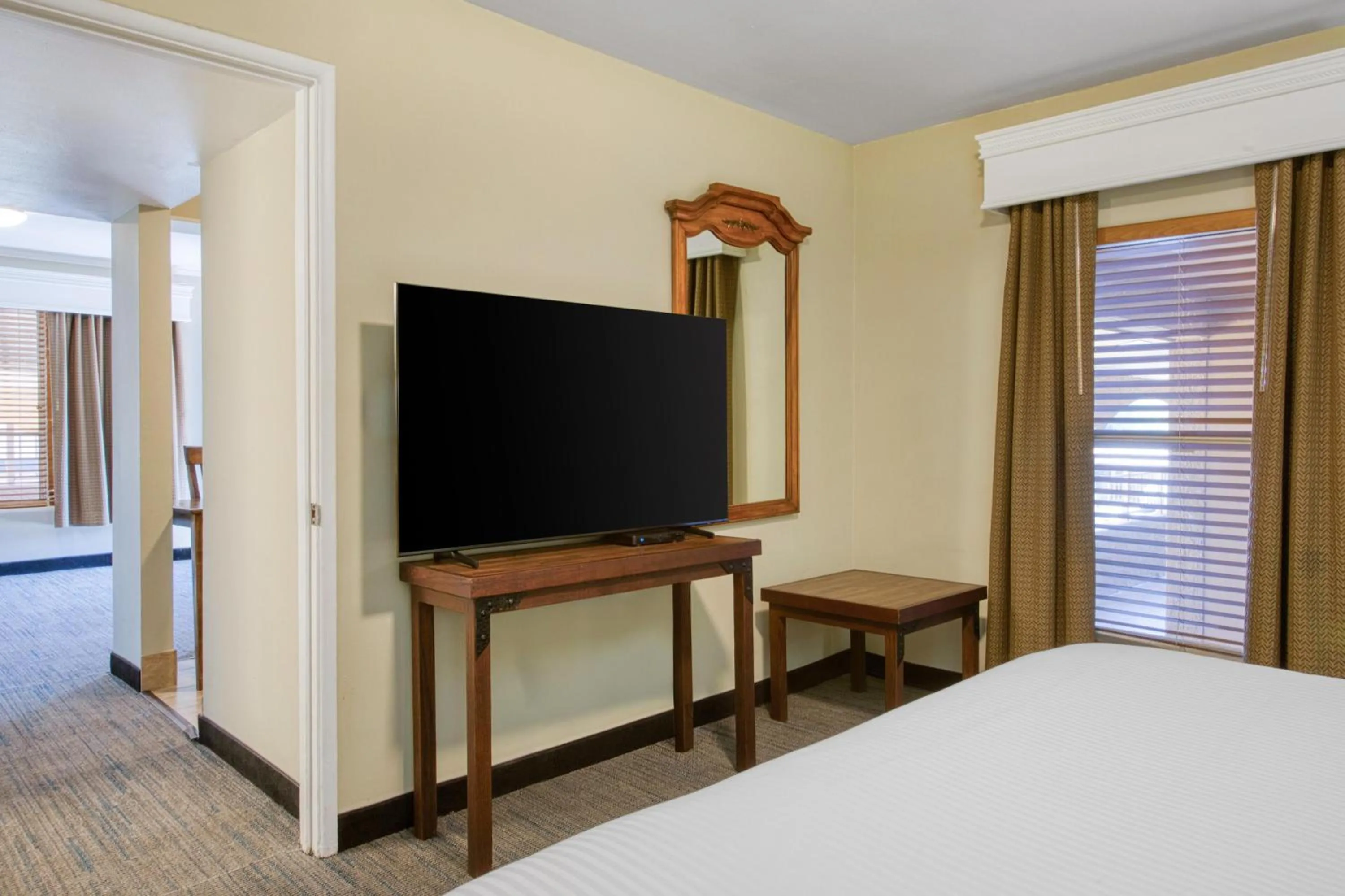 Photo of the whole room, Bed in Best Western Rancho Grande