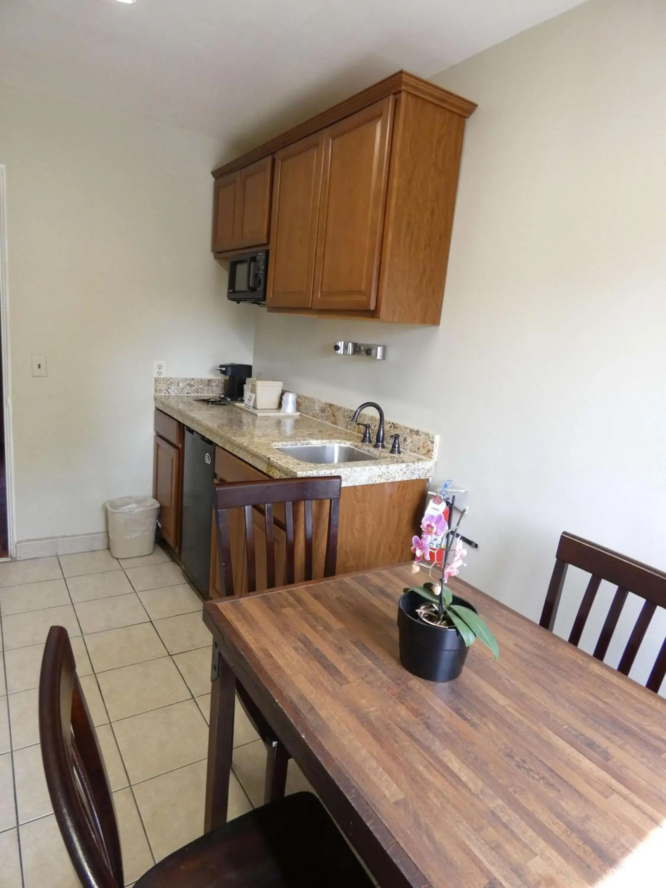 Queen Suite with Sofa Bed - Non-Smoking in Best Western Rancho Grande Queen Suite with Sofa Bed - Non-Smoking in Best Western Rancho Grande