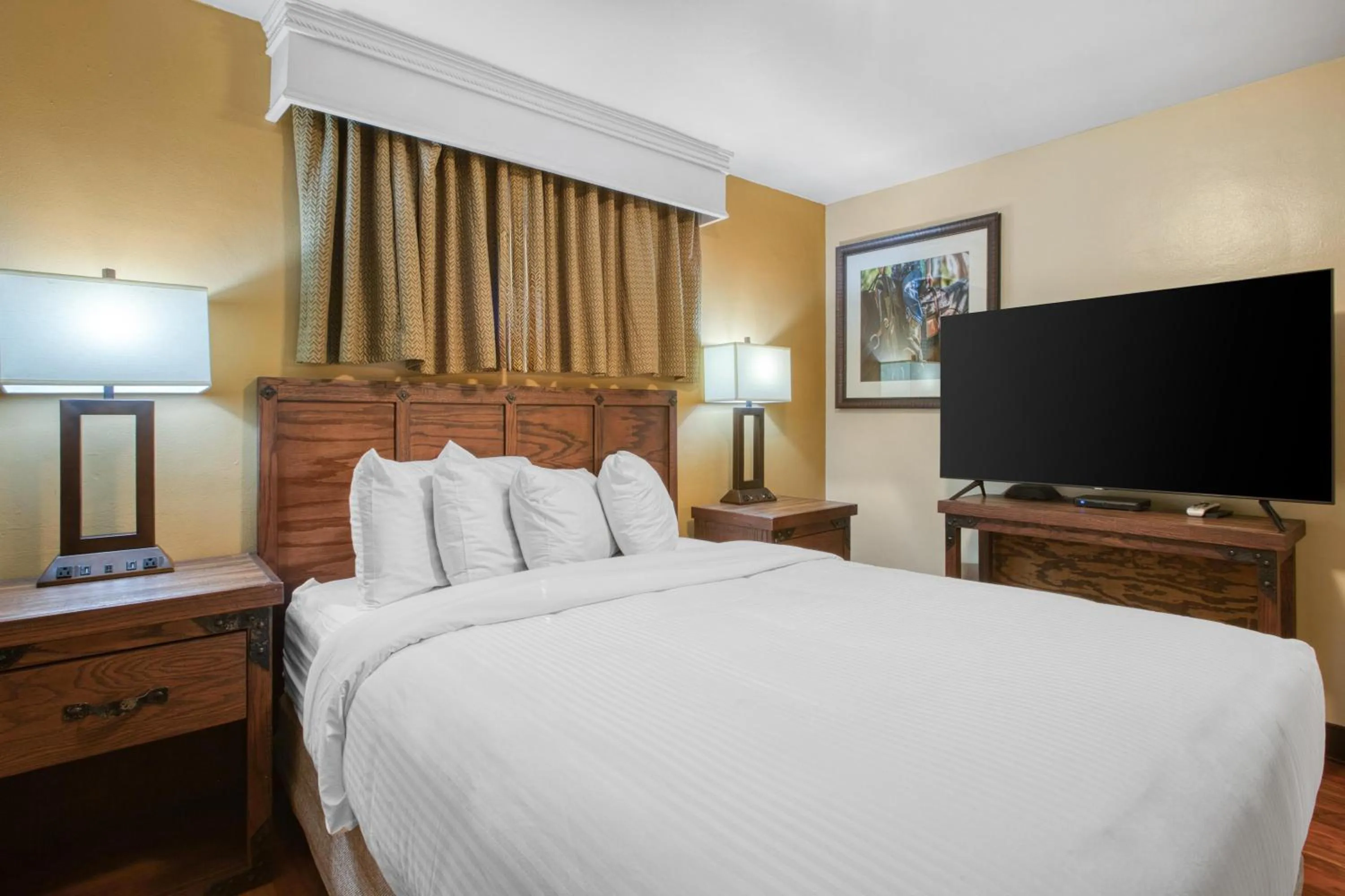 Photo of the whole room, Bed in Best Western Rancho Grande