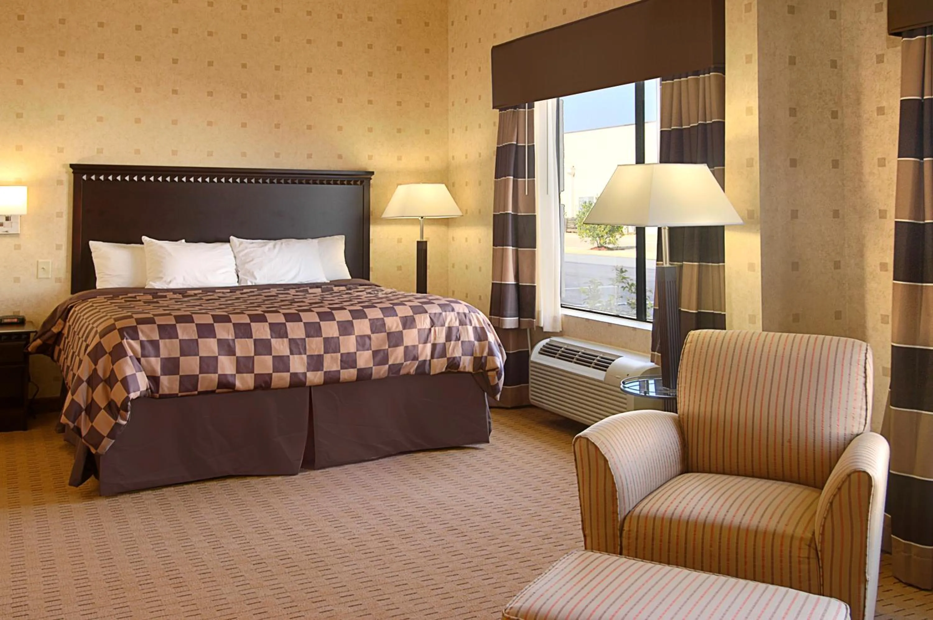 Bedroom, Bed in Wingate By Wyndham - Warner Robins