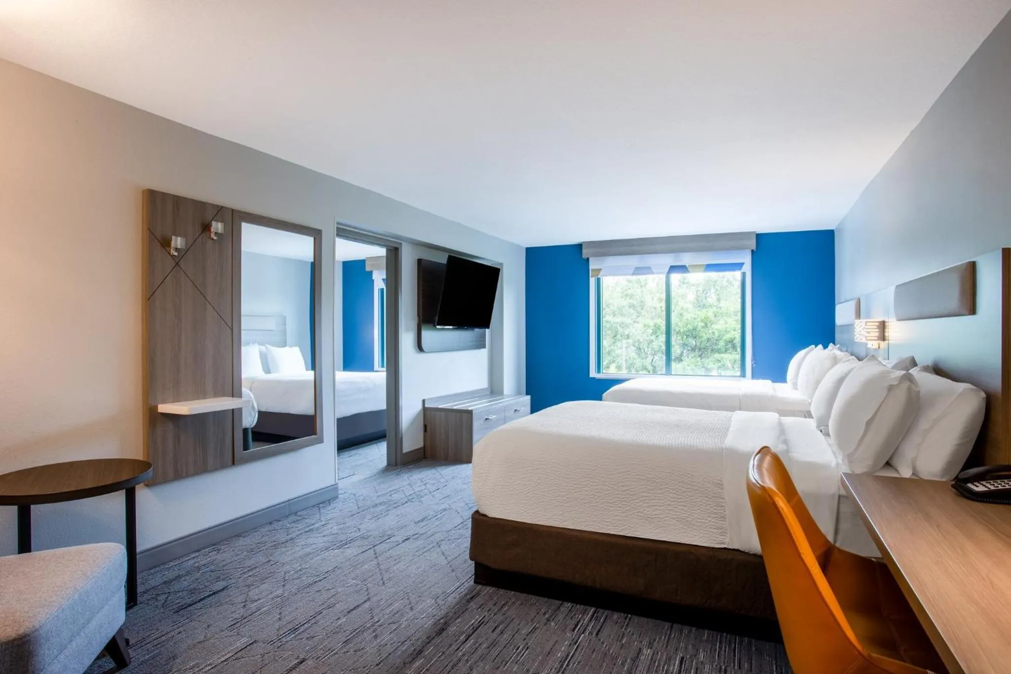 Photo of the whole room, Bed in Holiday Inn Express & Suites Bradenton East-Lakewood Ranch by IHG