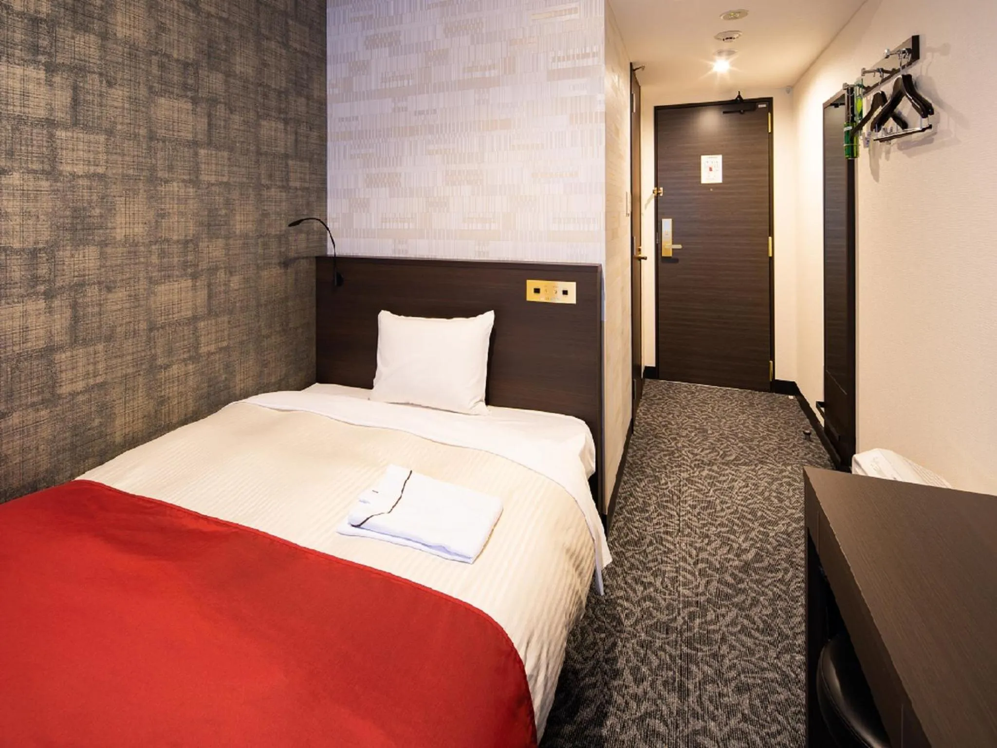 Photo of the whole room, Bed in Ai Hotel Keikyu Kamata