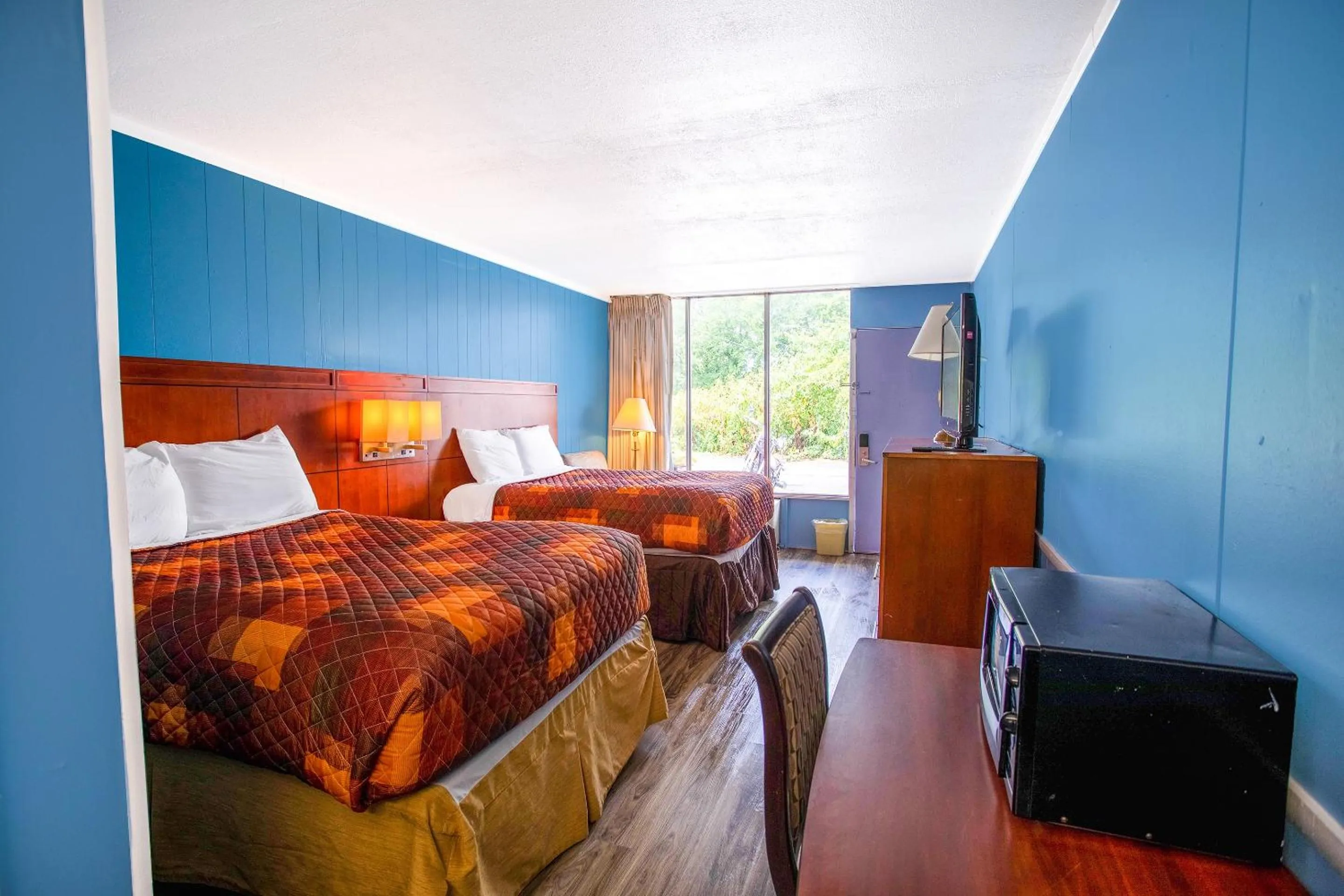 Bedroom, Bed in OYO Inn Kernersville