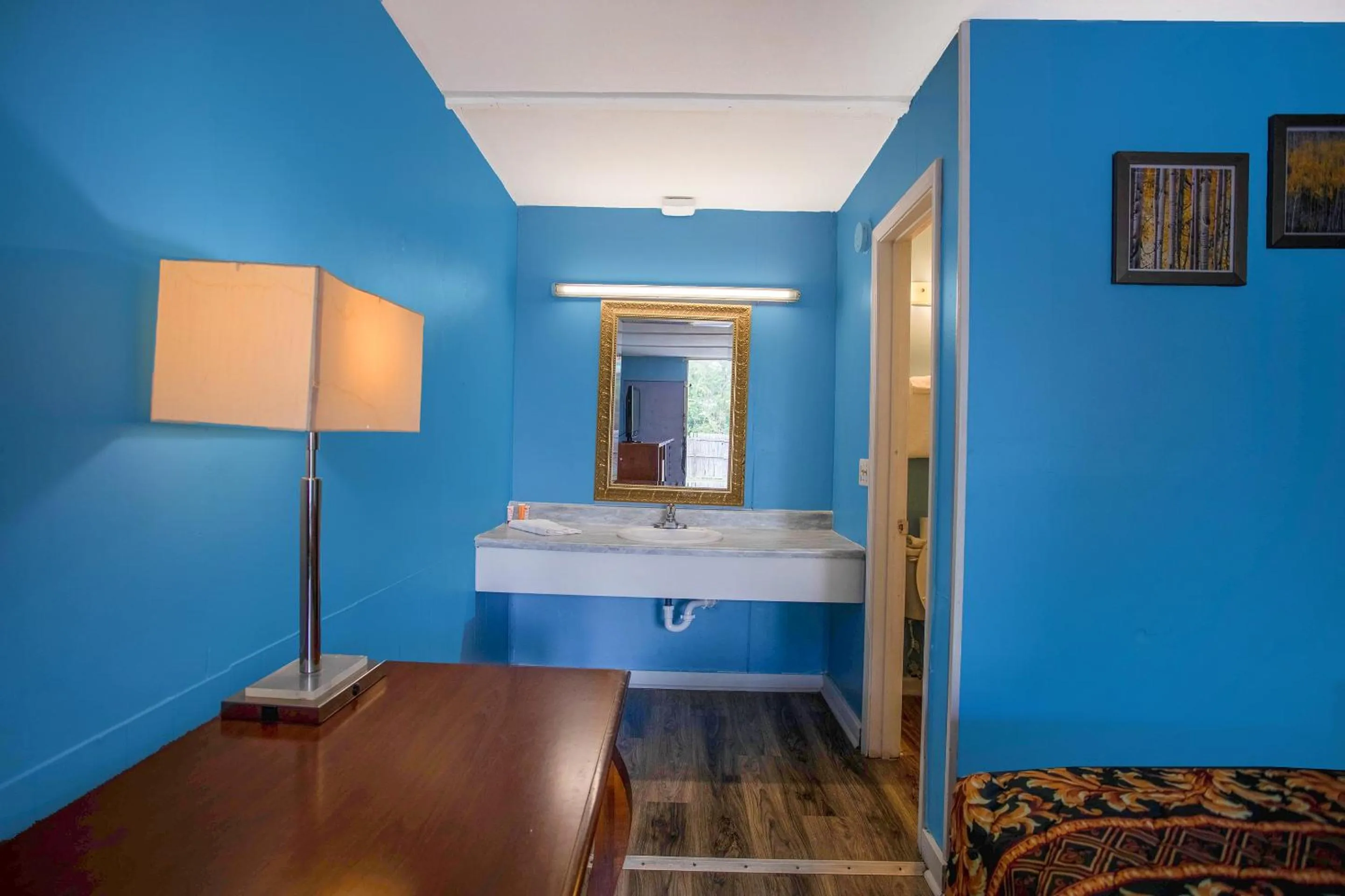 Bedroom, Bed in OYO Inn Kernersville